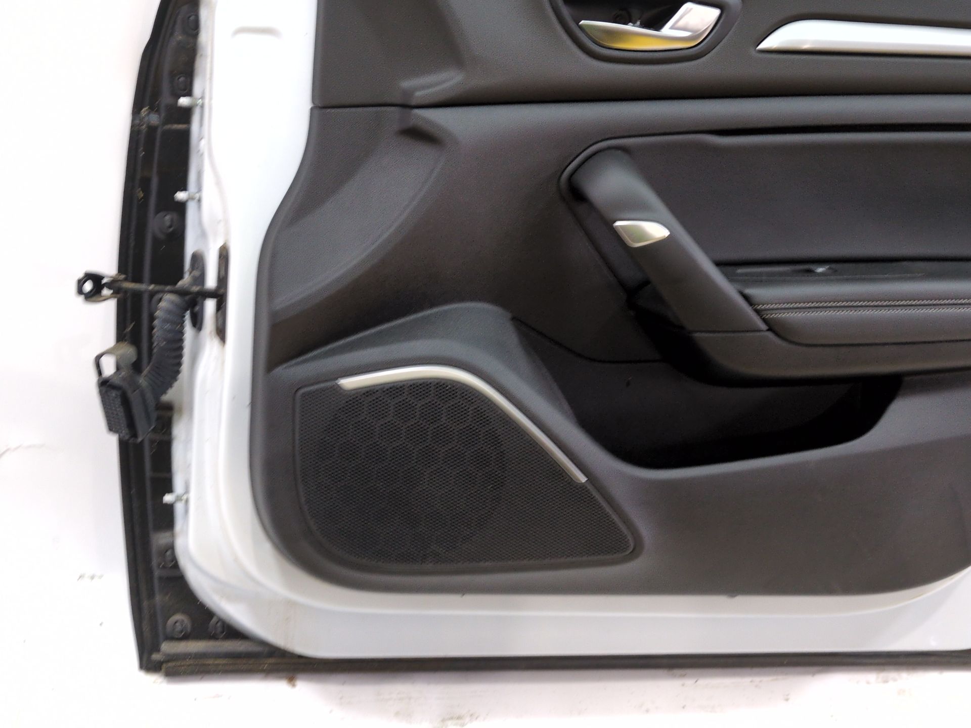 puerta_delantera_derecha_801008869r_ice_white_bc_ov369_renault_megane_iv_sedan_1_5_blue_dci_115_lva6