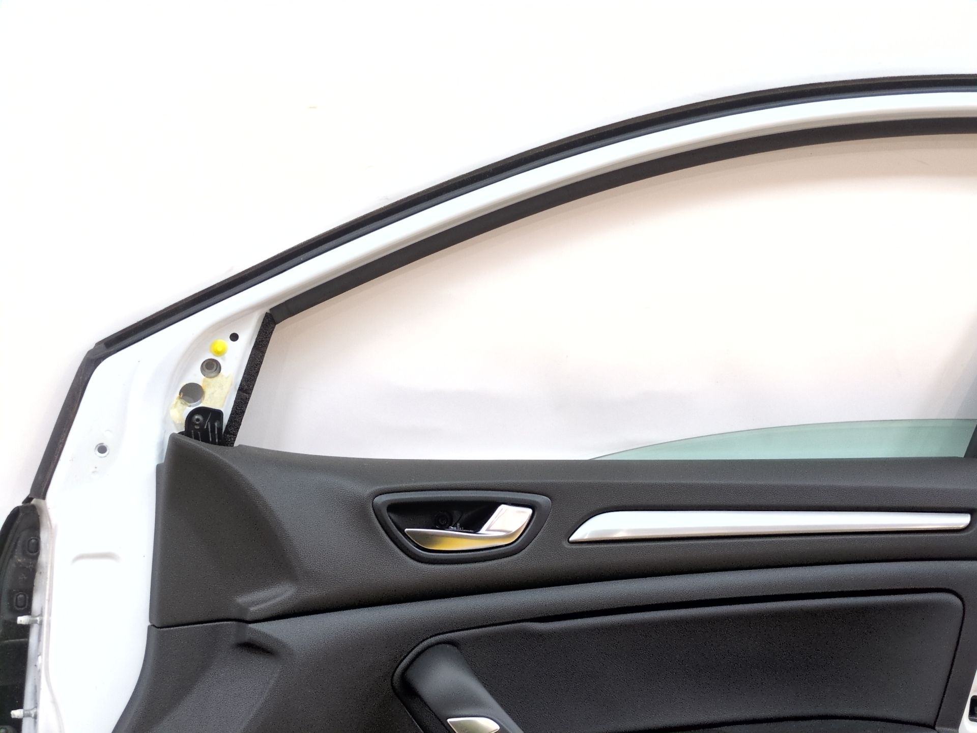 puerta_delantera_derecha_801008869r_ice_white_bc_ov369_renault_megane_iv_sedan_1_5_blue_dci_115_lva6