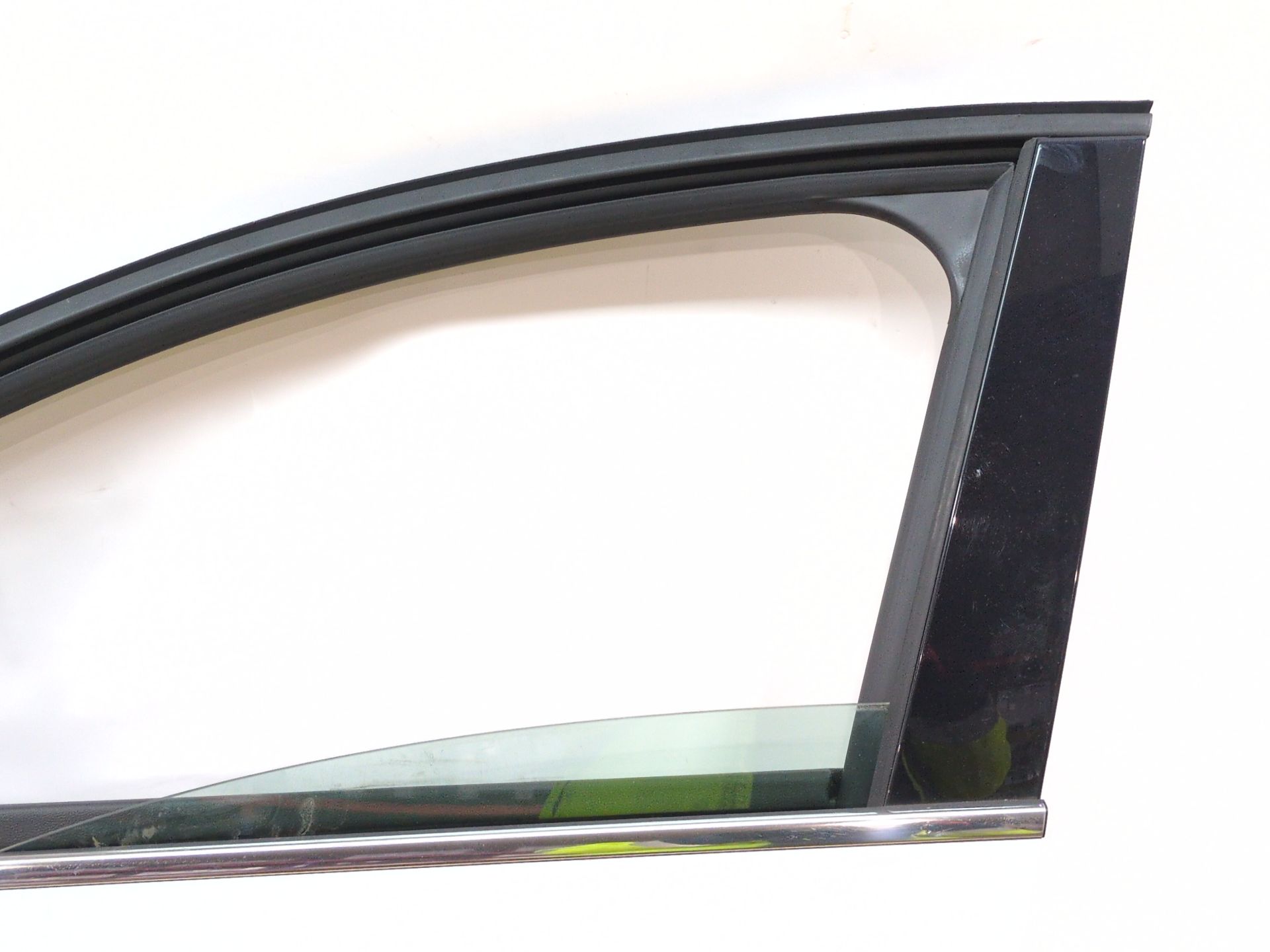 puerta_delantera_izquierda_801013672r_ice_white_bc_ov369_renault_megane_iv_sedan_1_5_blue_dci_115_lva6