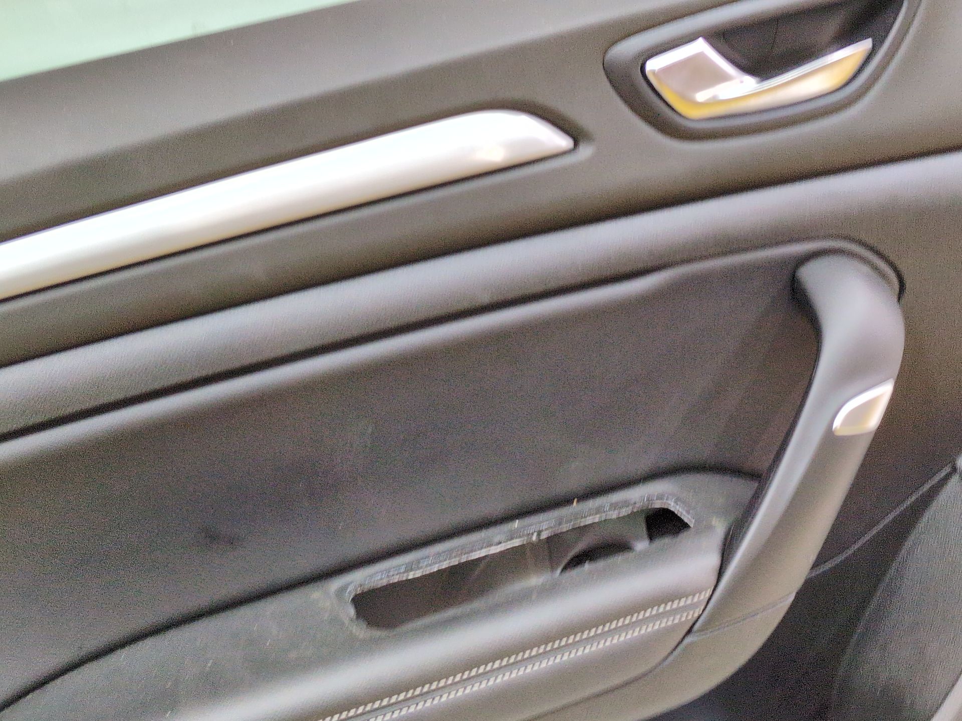 puerta_delantera_izquierda_801013672r_ice_white_bc_ov369_renault_megane_iv_sedan_1_5_blue_dci_115_lva6