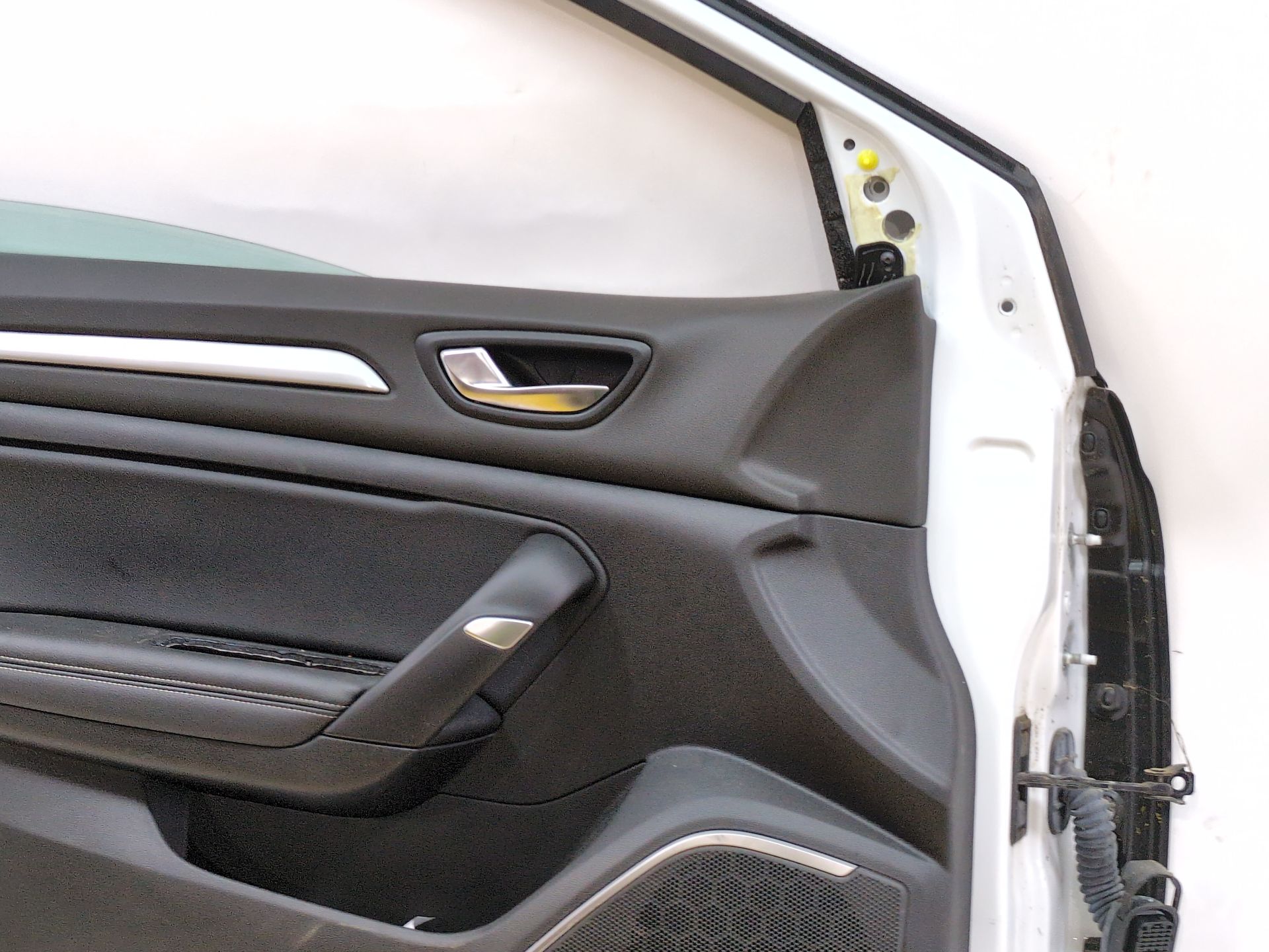 puerta_delantera_izquierda_801013672r_ice_white_bc_ov369_renault_megane_iv_sedan_1_5_blue_dci_115_lva6