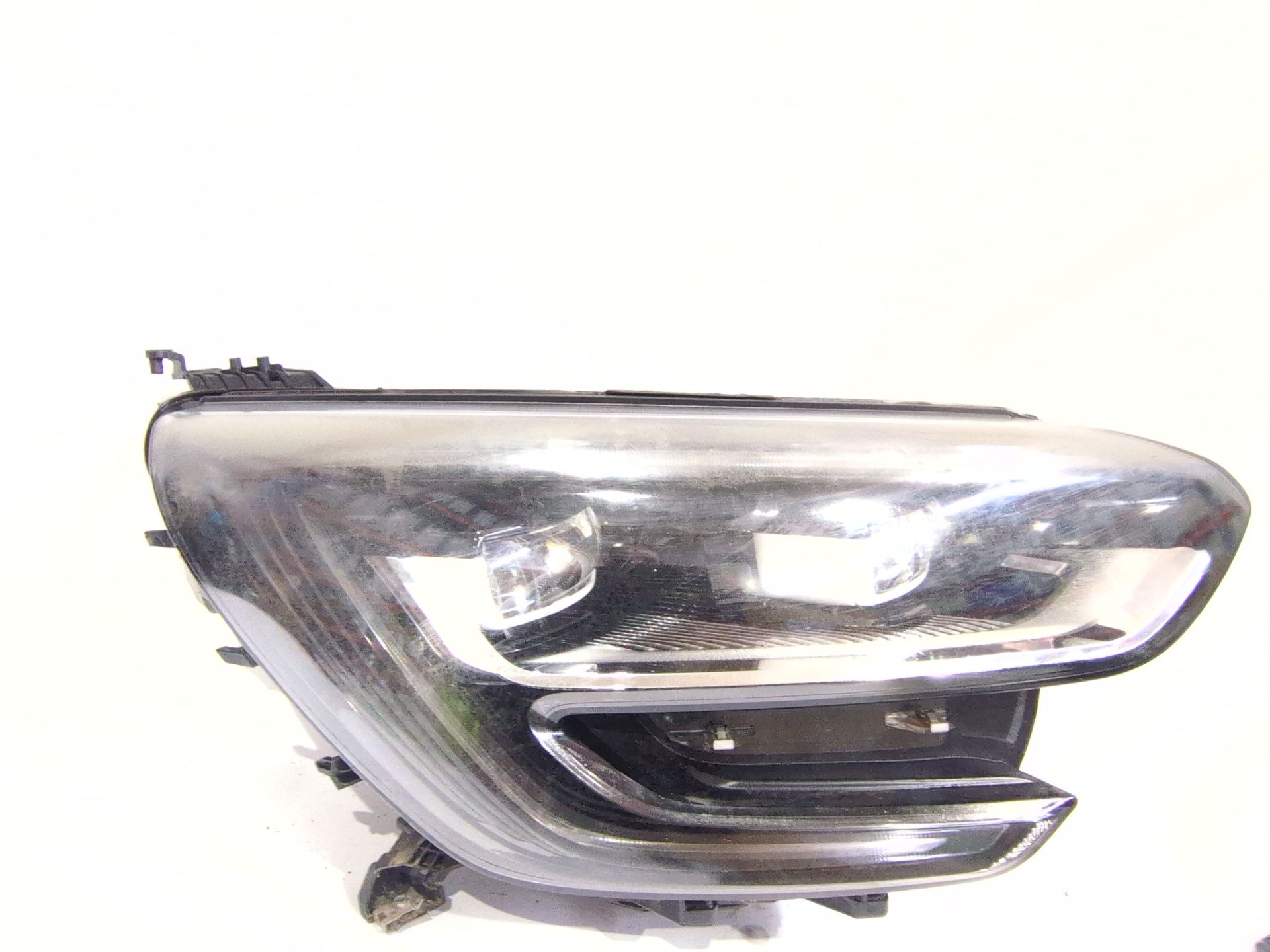 faro_derecho_260104596r_renault_megane_iv_sedan_1_5_blue_dci_115_lva6