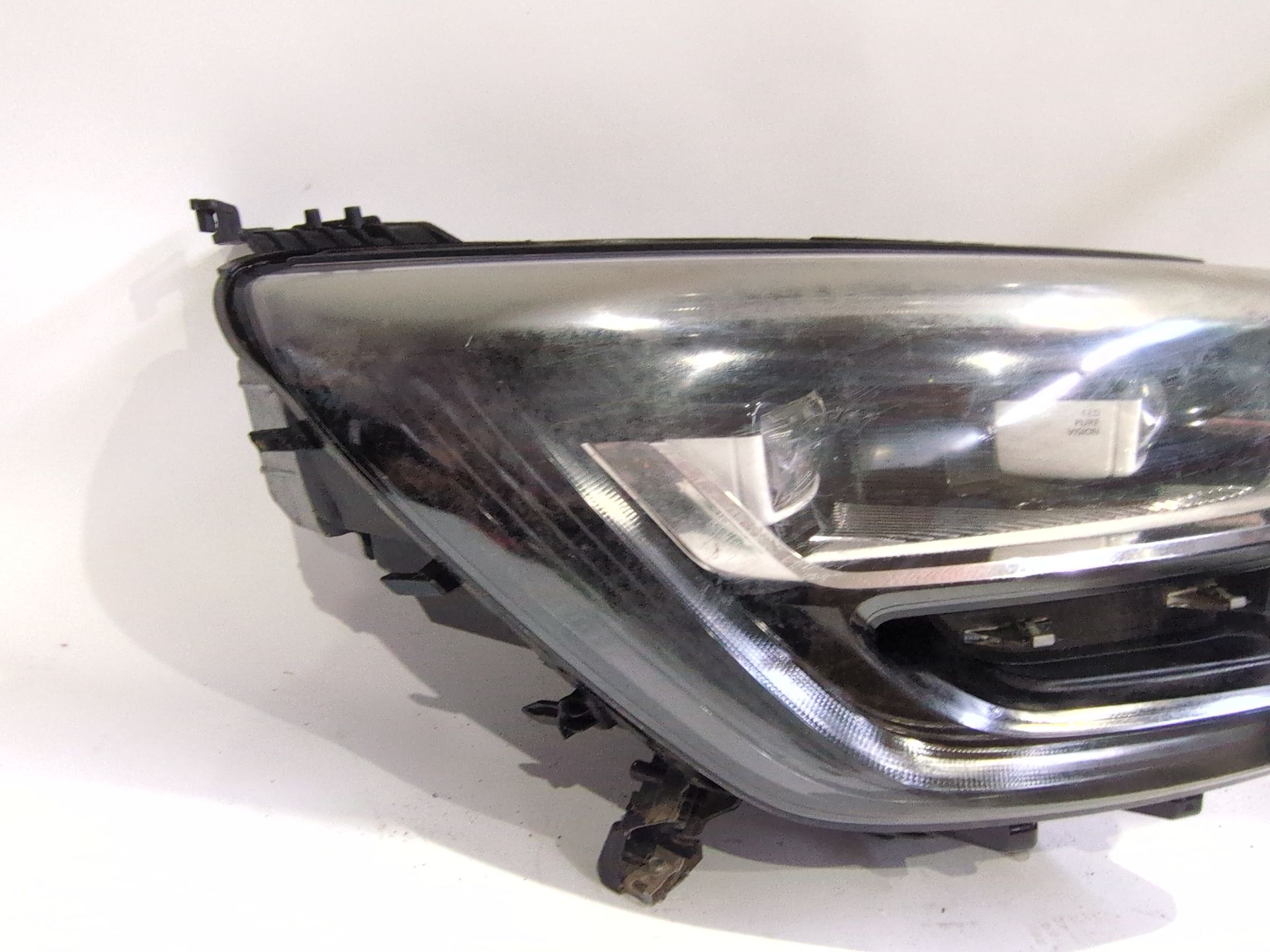 faro_derecho_260104596r_renault_megane_iv_sedan_1_5_blue_dci_115_lva6