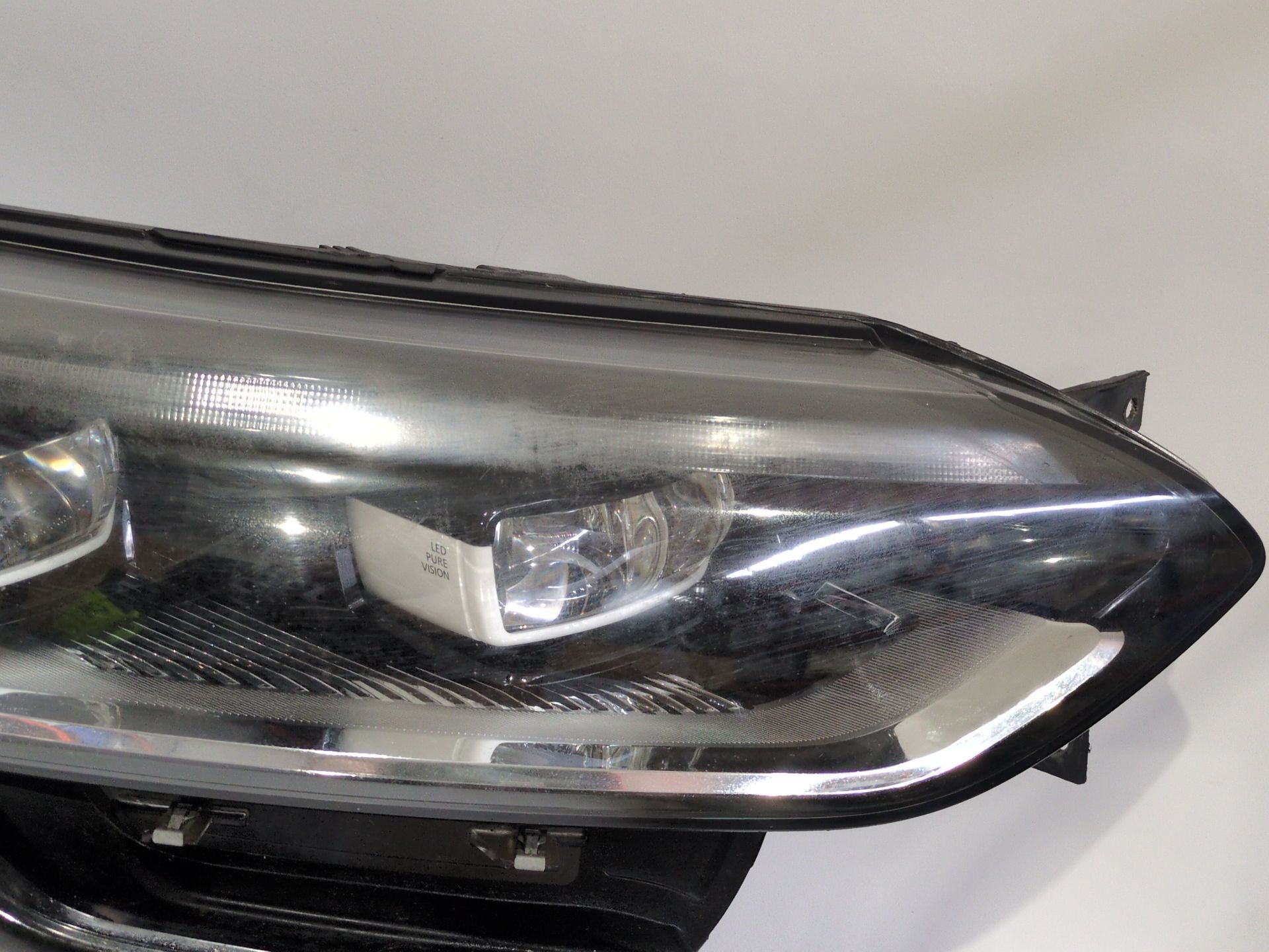 faro_derecho_260104596r_renault_megane_iv_sedan_1_5_blue_dci_115_lva6