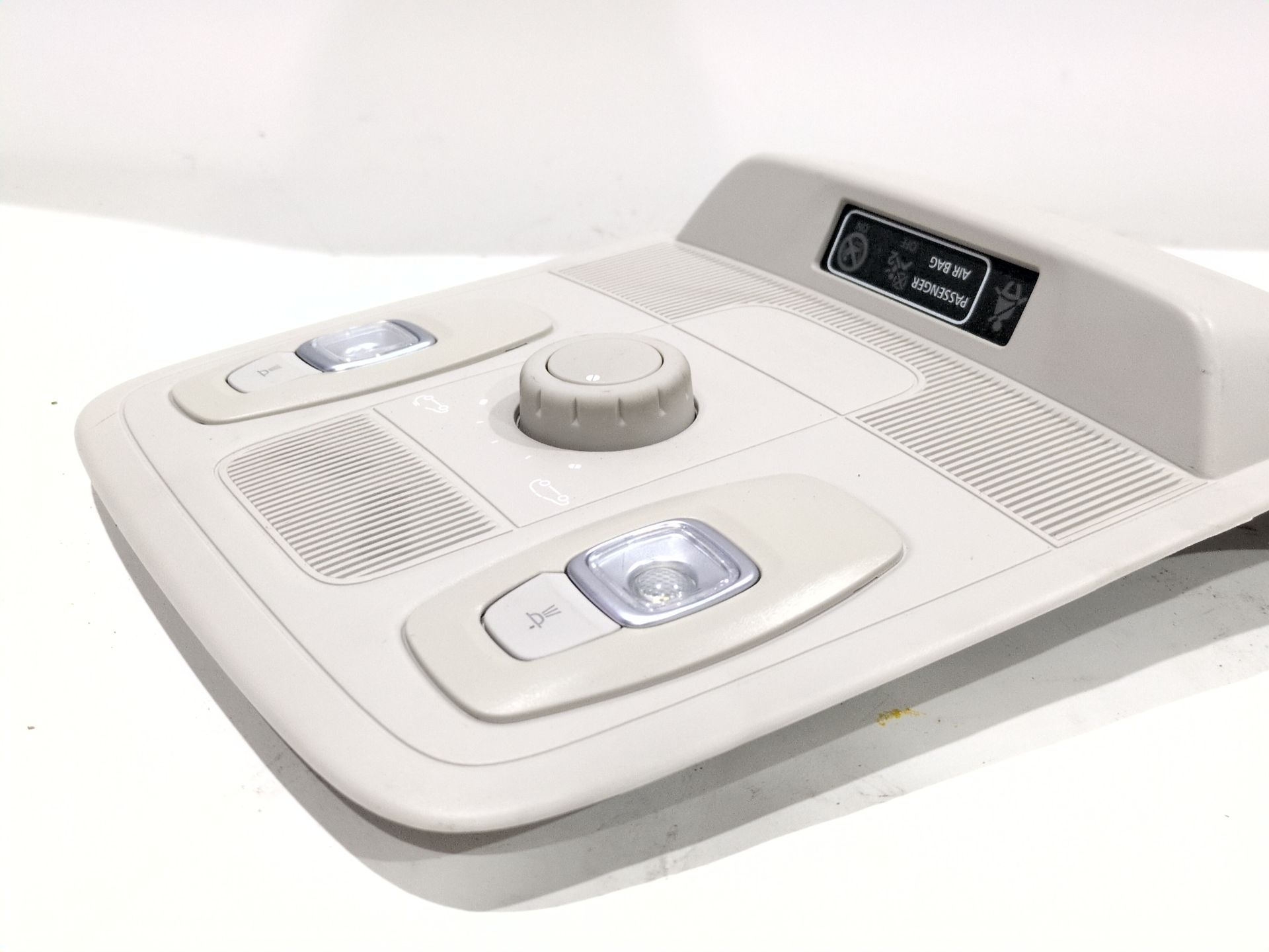 luz_interior_969801346r_renault_megane_iv_sedan_1_5_blue_dci_115_lva6