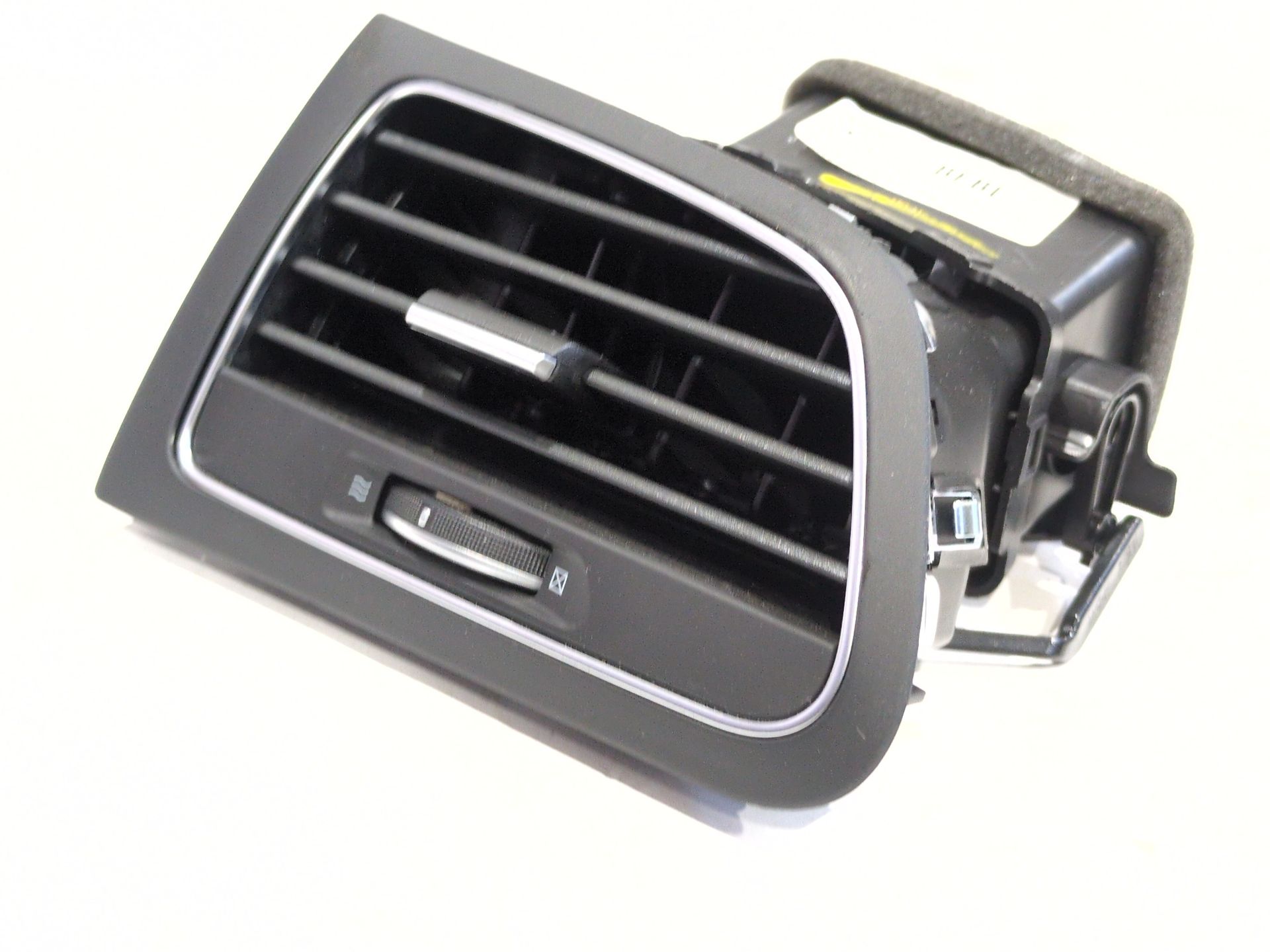 rejilla_aireadora_687616296r_renault_megane_iv_sedan_1_5_blue_dci_115_lva6