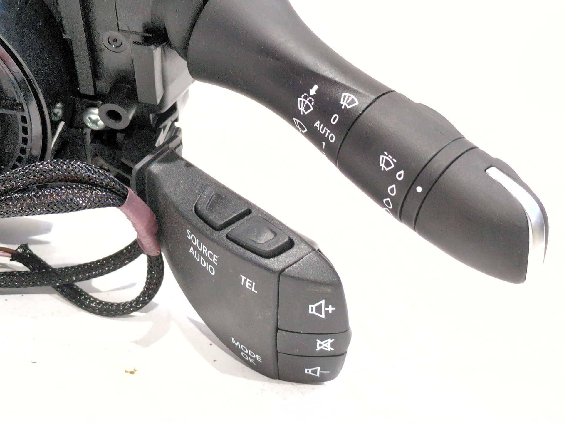 mando_multifuncion_255676466r_renault_megane_iv_sedan_1_5_blue_dci_115_lva6