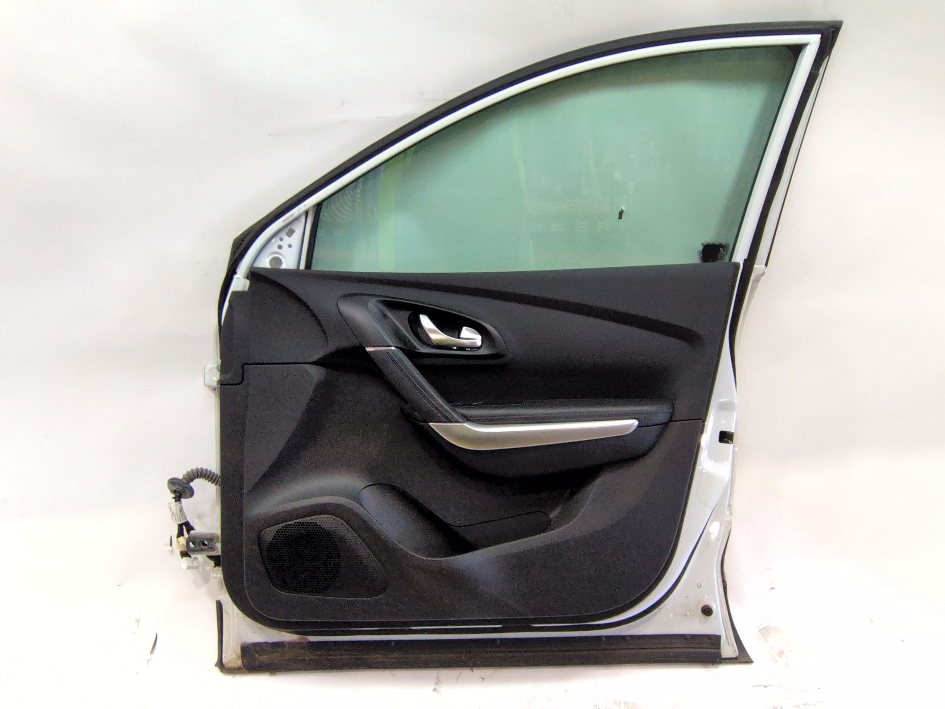 puerta_delantera_derecha_801006957r_ice_white_bc_ov369_renault_kadjar_ha_hl_1_5_blue_dci_115