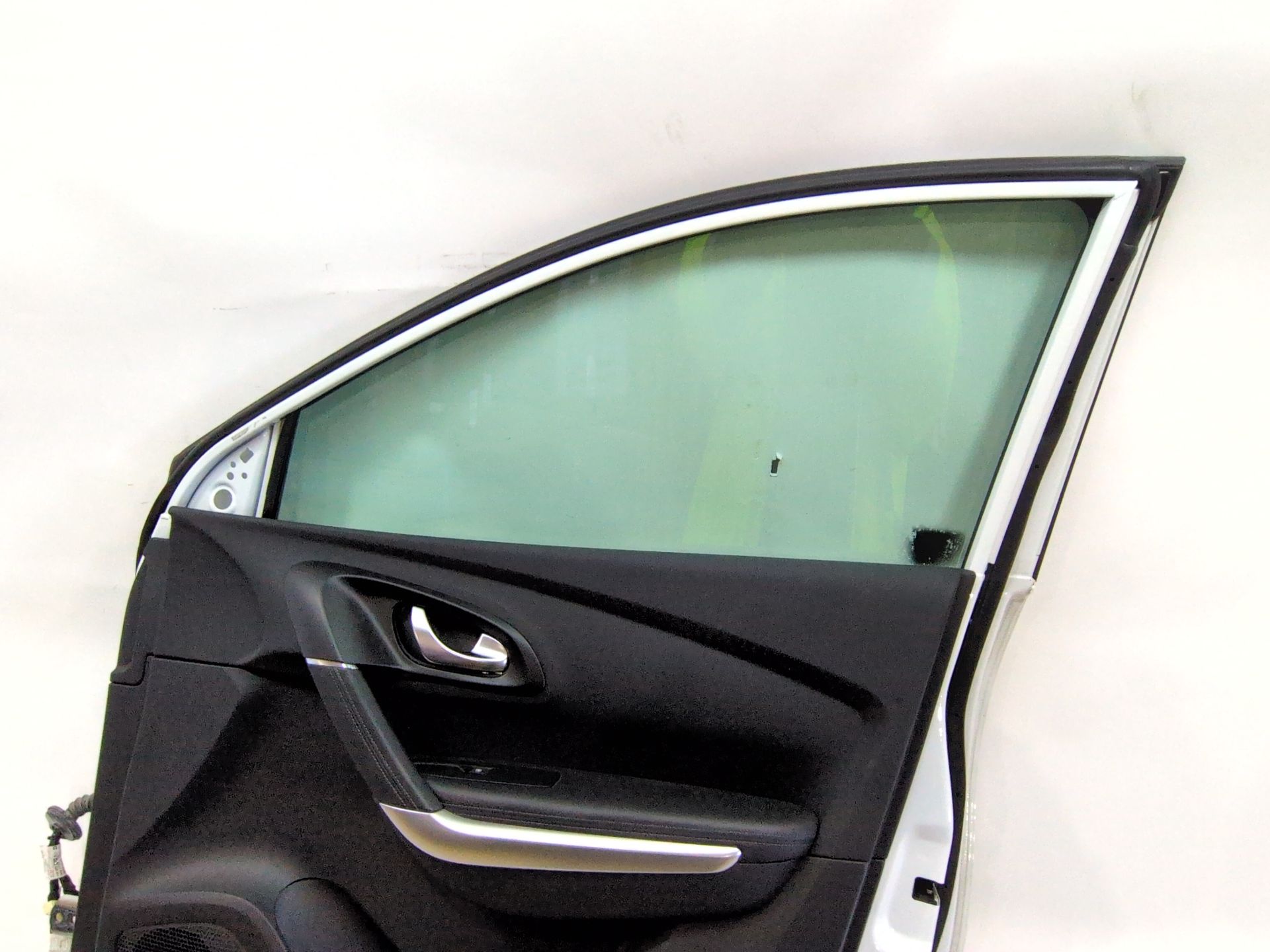 puerta_delantera_derecha_801006957r_ice_white_bc_ov369_renault_kadjar_ha_hl_1_5_blue_dci_115