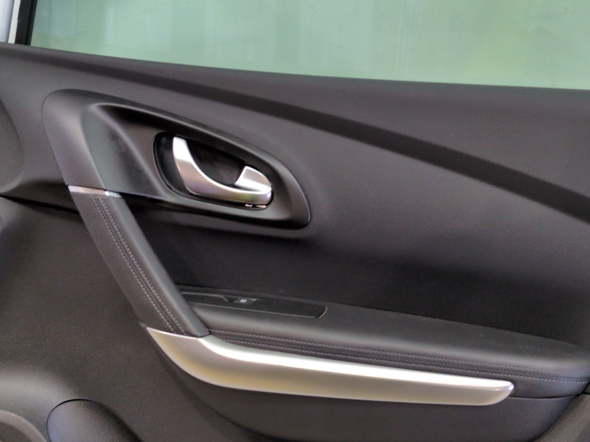 puerta_delantera_derecha_801006957r_ice_white_bc_ov369_renault_kadjar_ha_hl_1_5_blue_dci_115