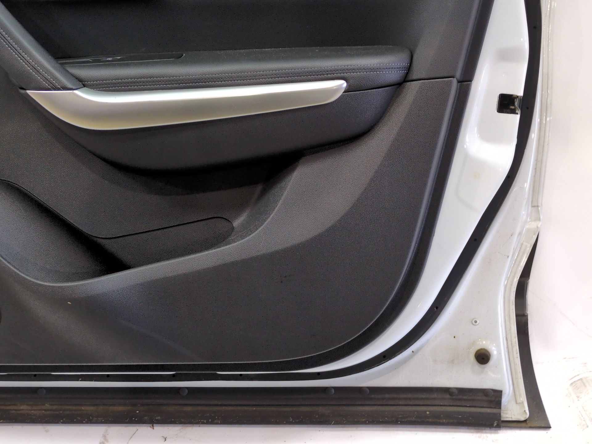 puerta_delantera_derecha_801006957r_ice_white_bc_ov369_renault_kadjar_ha_hl_1_5_blue_dci_115