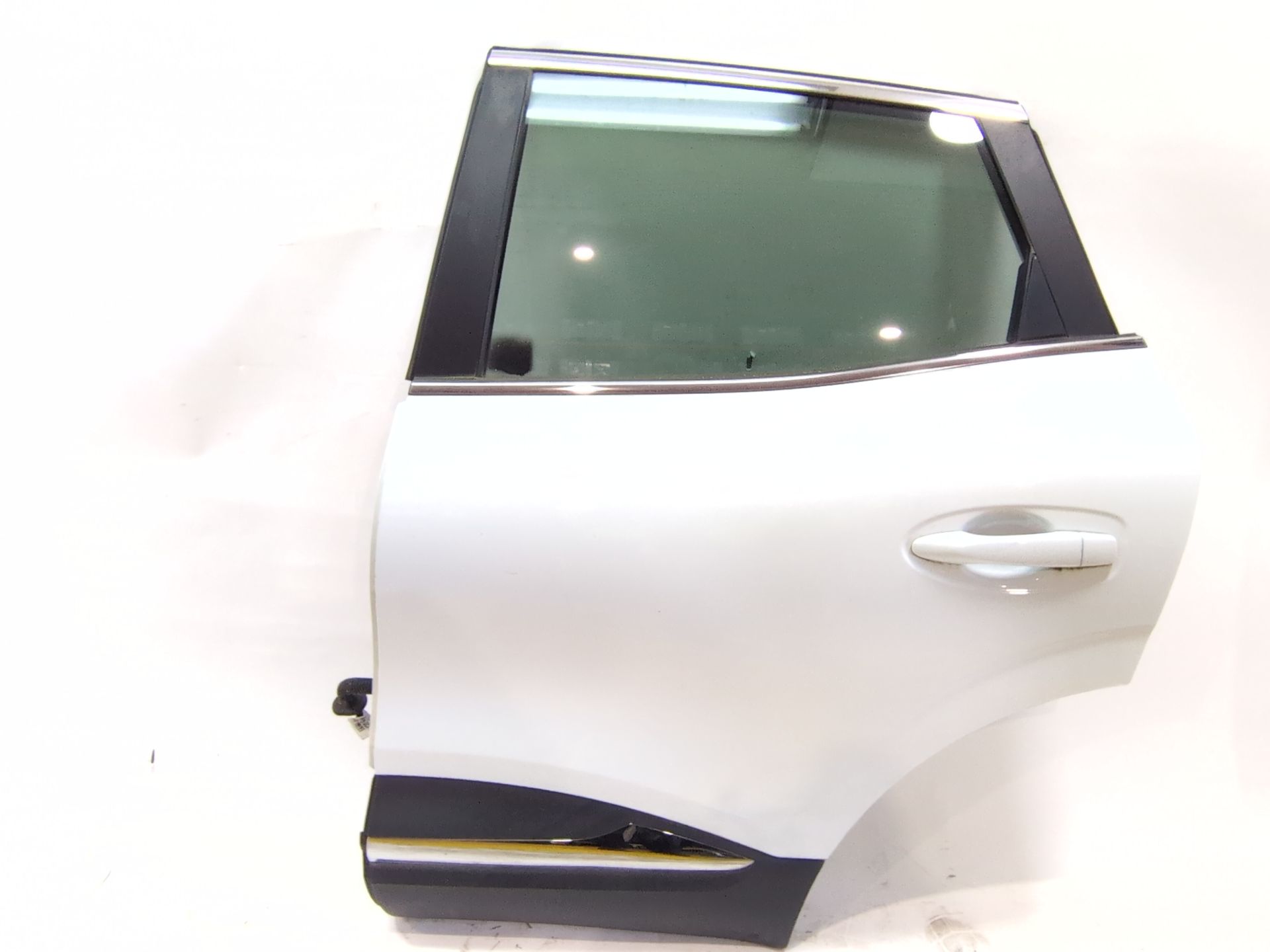 puerta_trasera_izquierda_821016878r_ice_white_bc_ov369_renault_kadjar_ha_hl_1_5_blue_dci_115