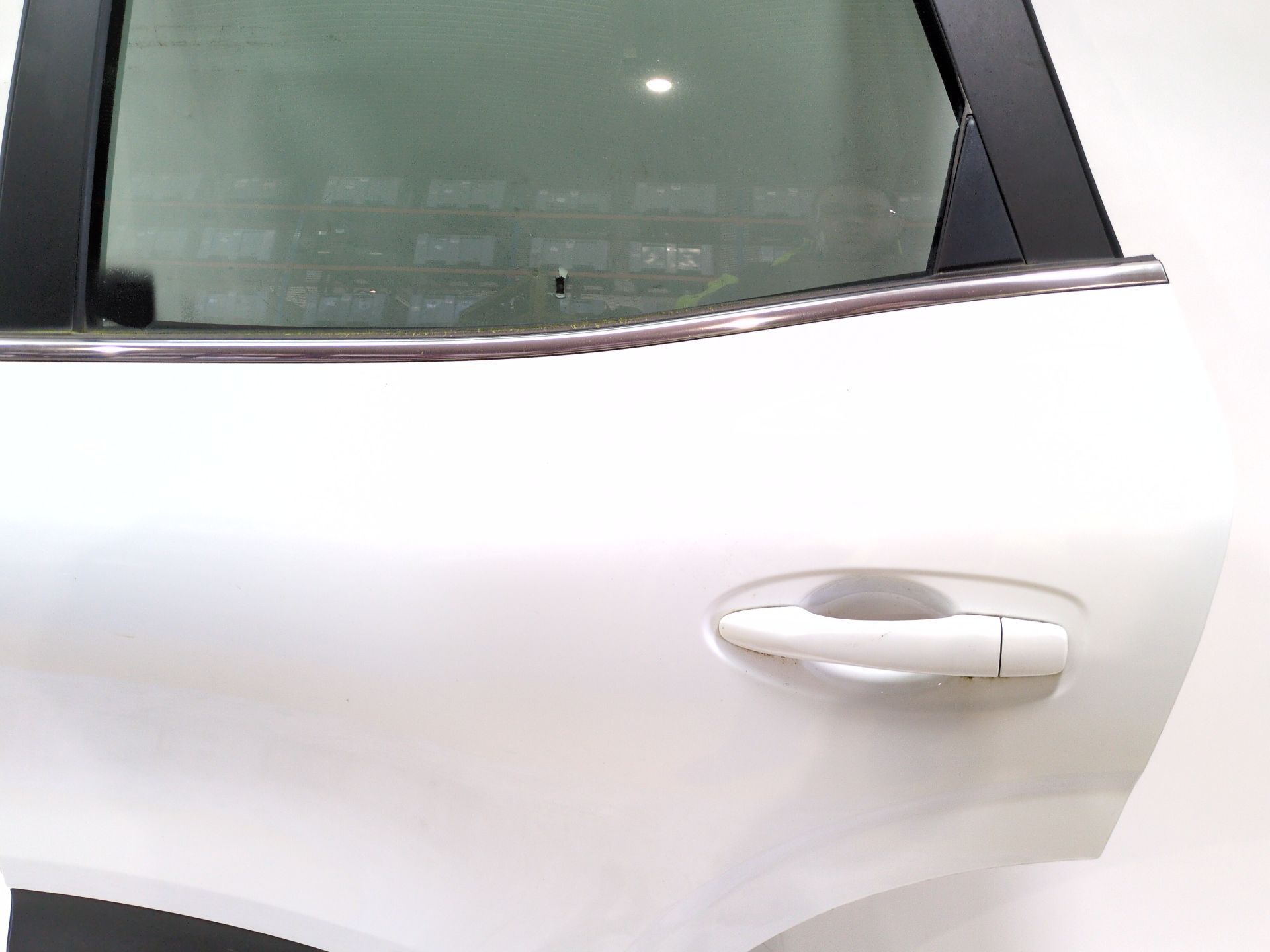 puerta_trasera_izquierda_821016878r_ice_white_bc_ov369_renault_kadjar_ha_hl_1_5_blue_dci_115