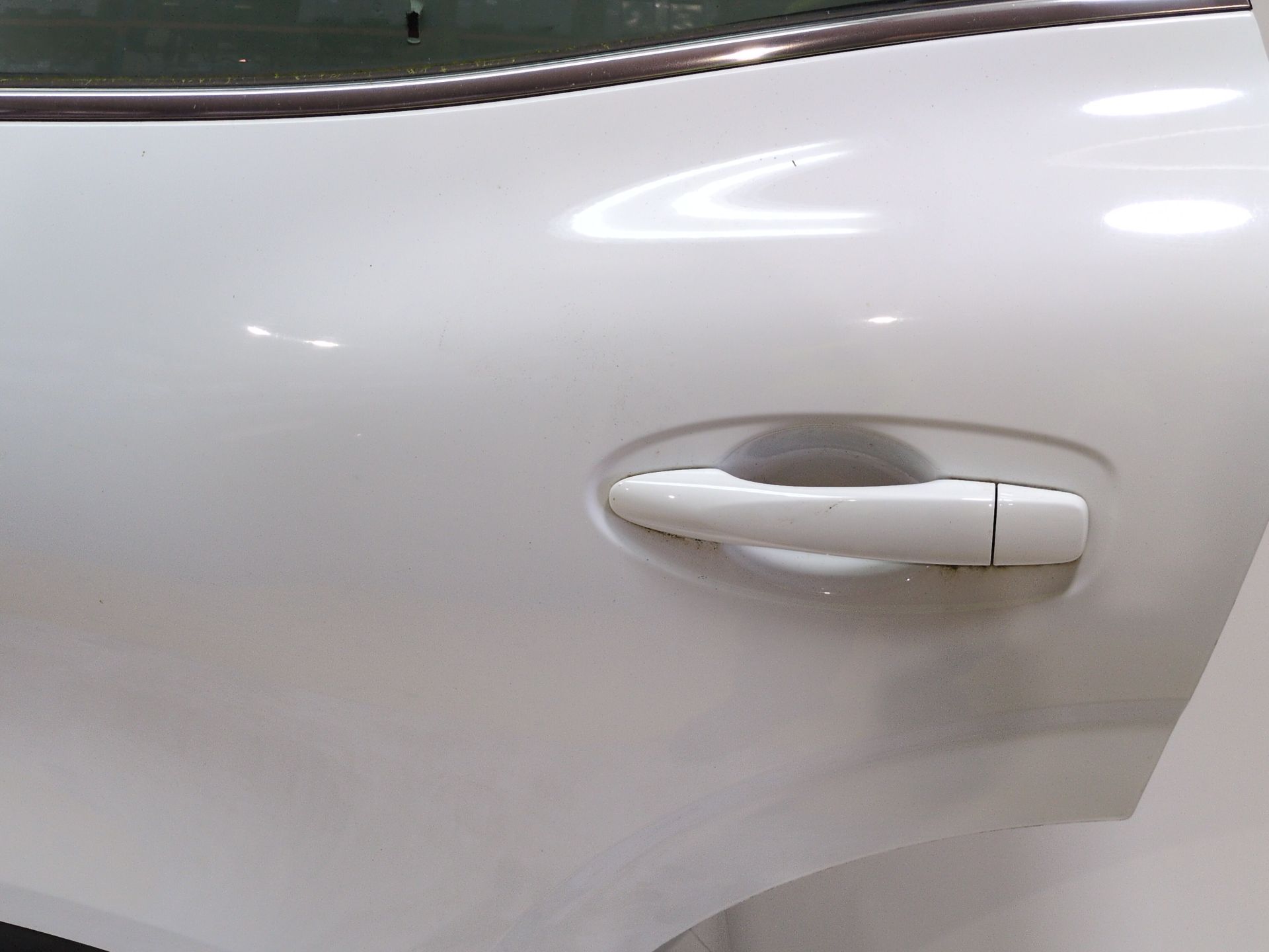 puerta_trasera_izquierda_821016878r_ice_white_bc_ov369_renault_kadjar_ha_hl_1_5_blue_dci_115