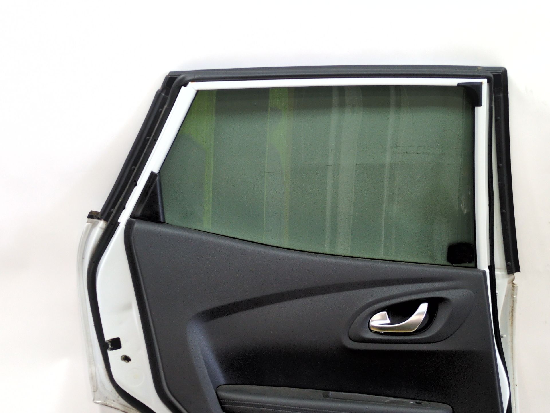 puerta_trasera_izquierda_821016878r_ice_white_bc_ov369_renault_kadjar_ha_hl_1_5_blue_dci_115
