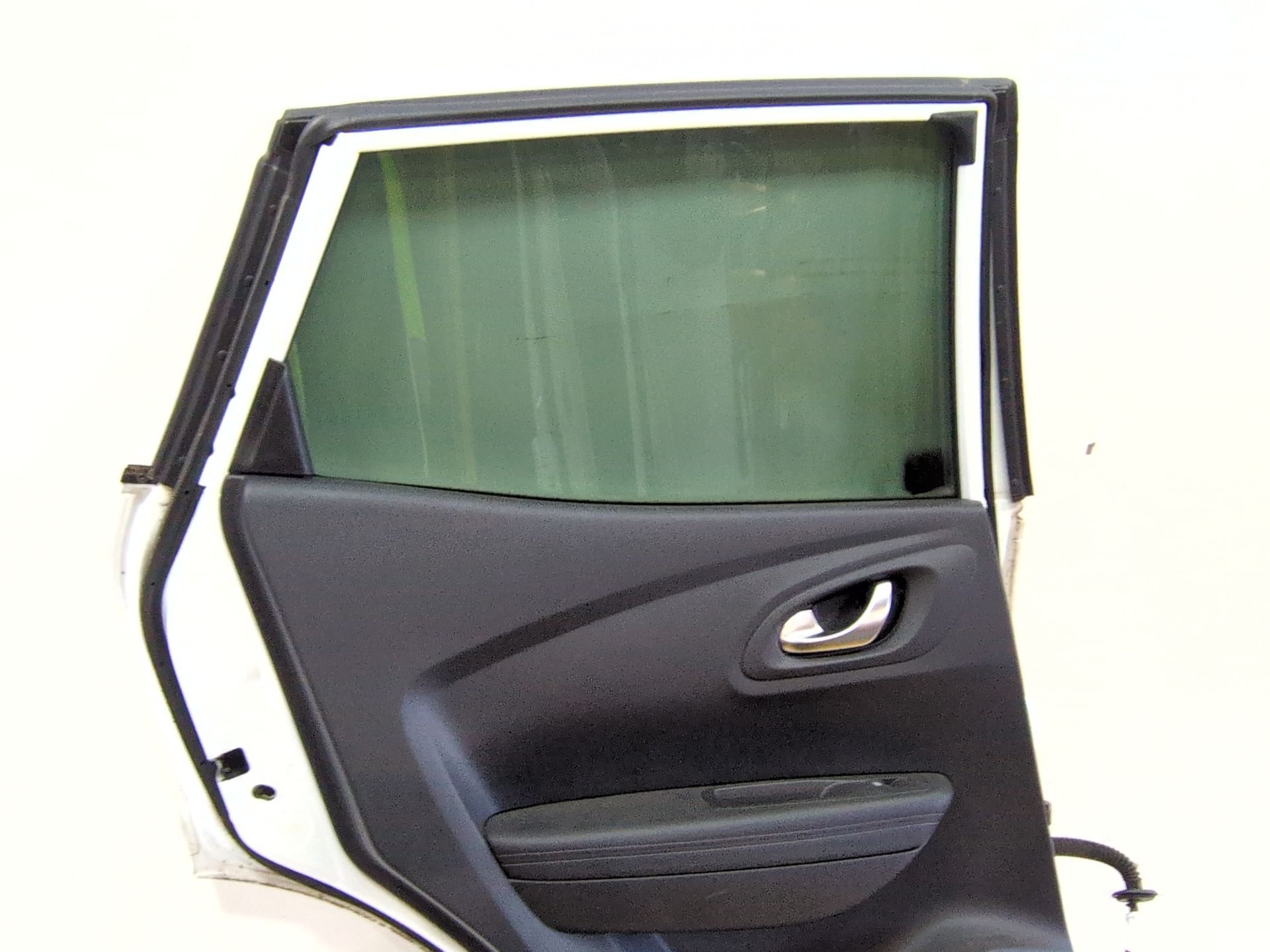 puerta_trasera_izquierda_821016878r_ice_white_bc_ov369_renault_kadjar_ha_hl_1_5_blue_dci_115
