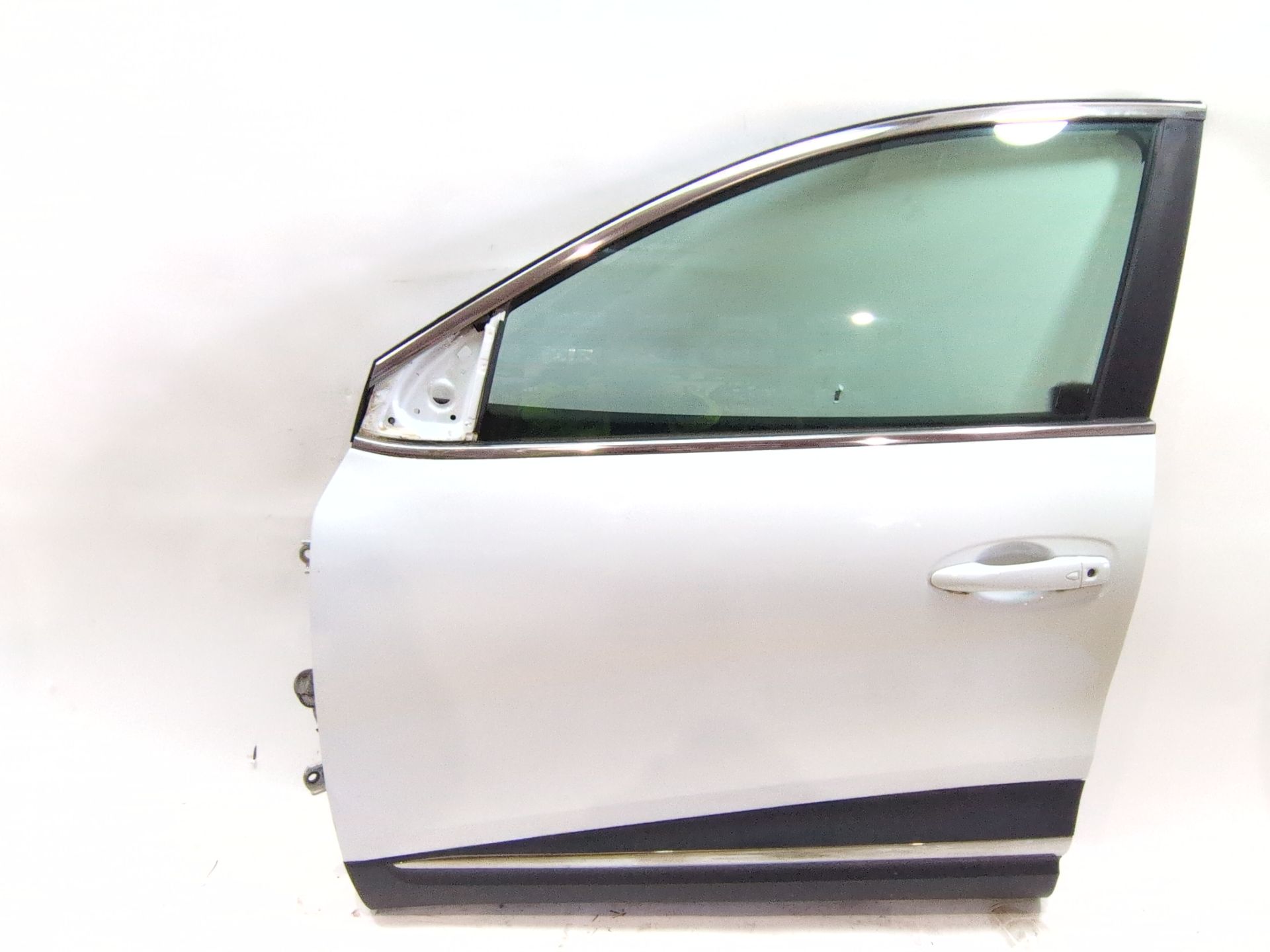 puerta_delantera_izquierda_801016831r_ice_white_bc_ov369_renault_kadjar_ha_hl_1_5_blue_dci_115
