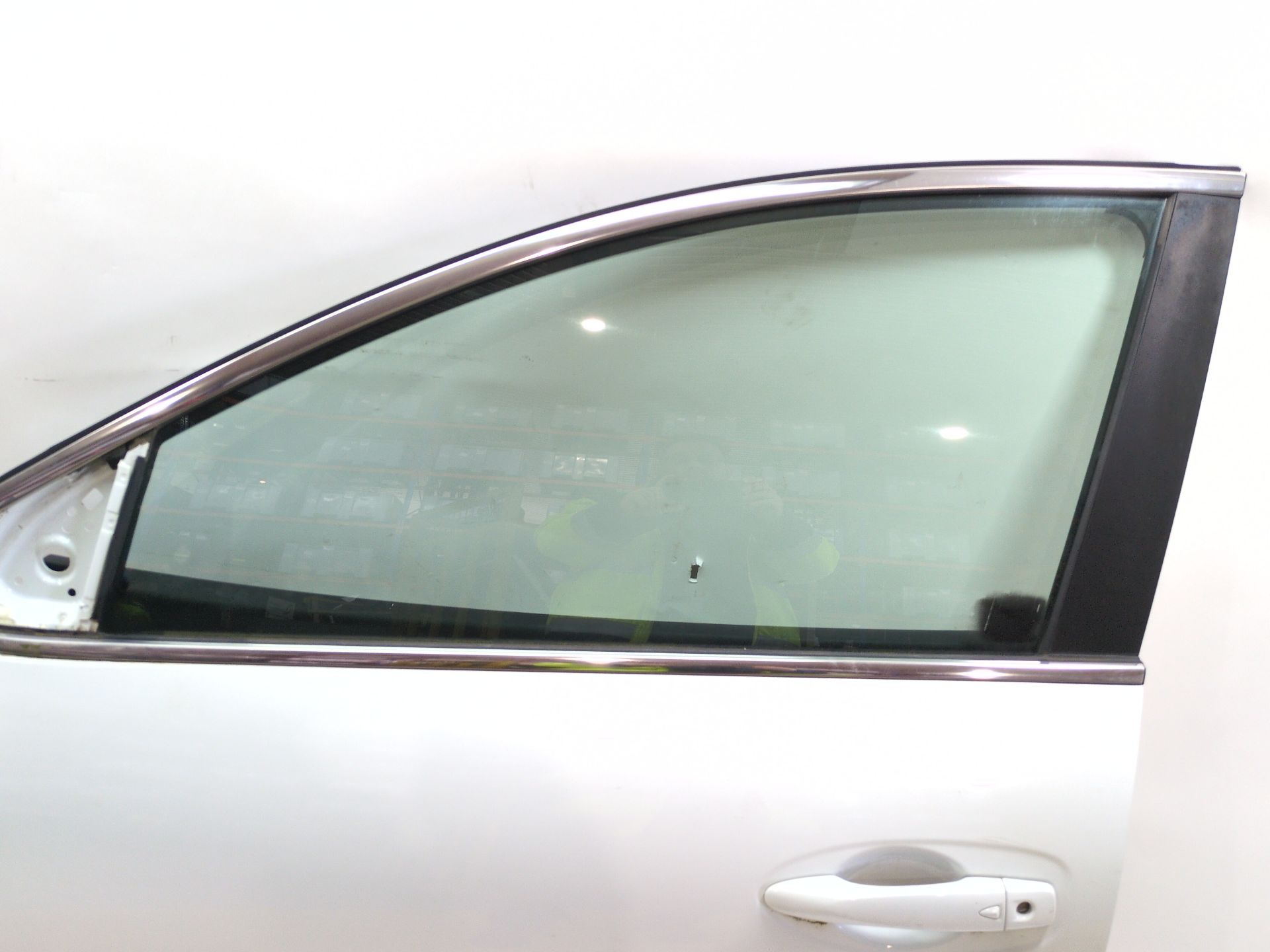 puerta_delantera_izquierda_801016831r_ice_white_bc_ov369_renault_kadjar_ha_hl_1_5_blue_dci_115