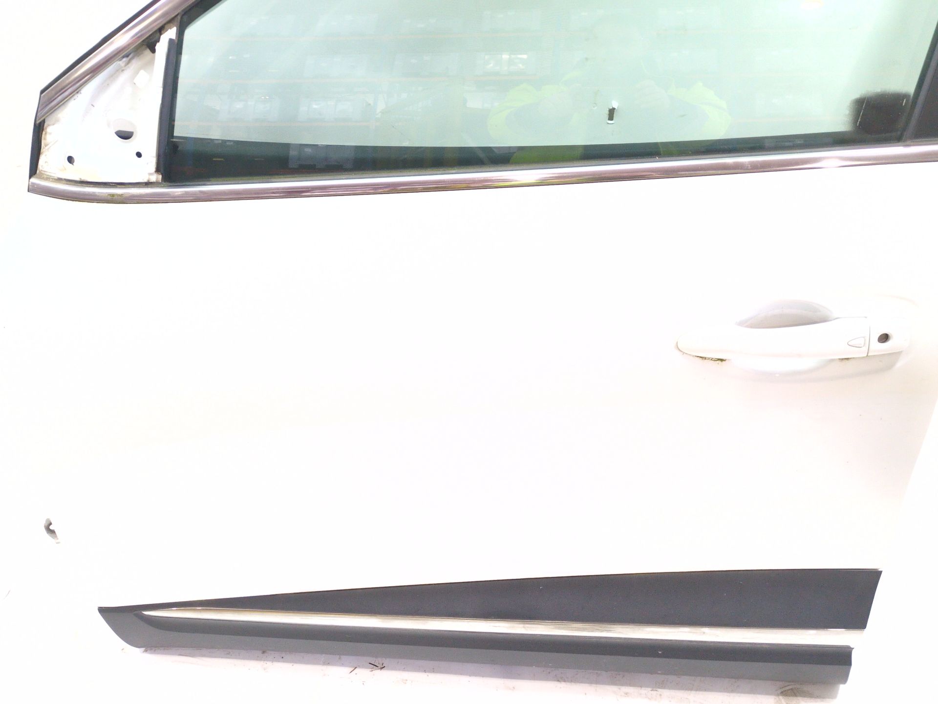 puerta_delantera_izquierda_801016831r_ice_white_bc_ov369_renault_kadjar_ha_hl_1_5_blue_dci_115