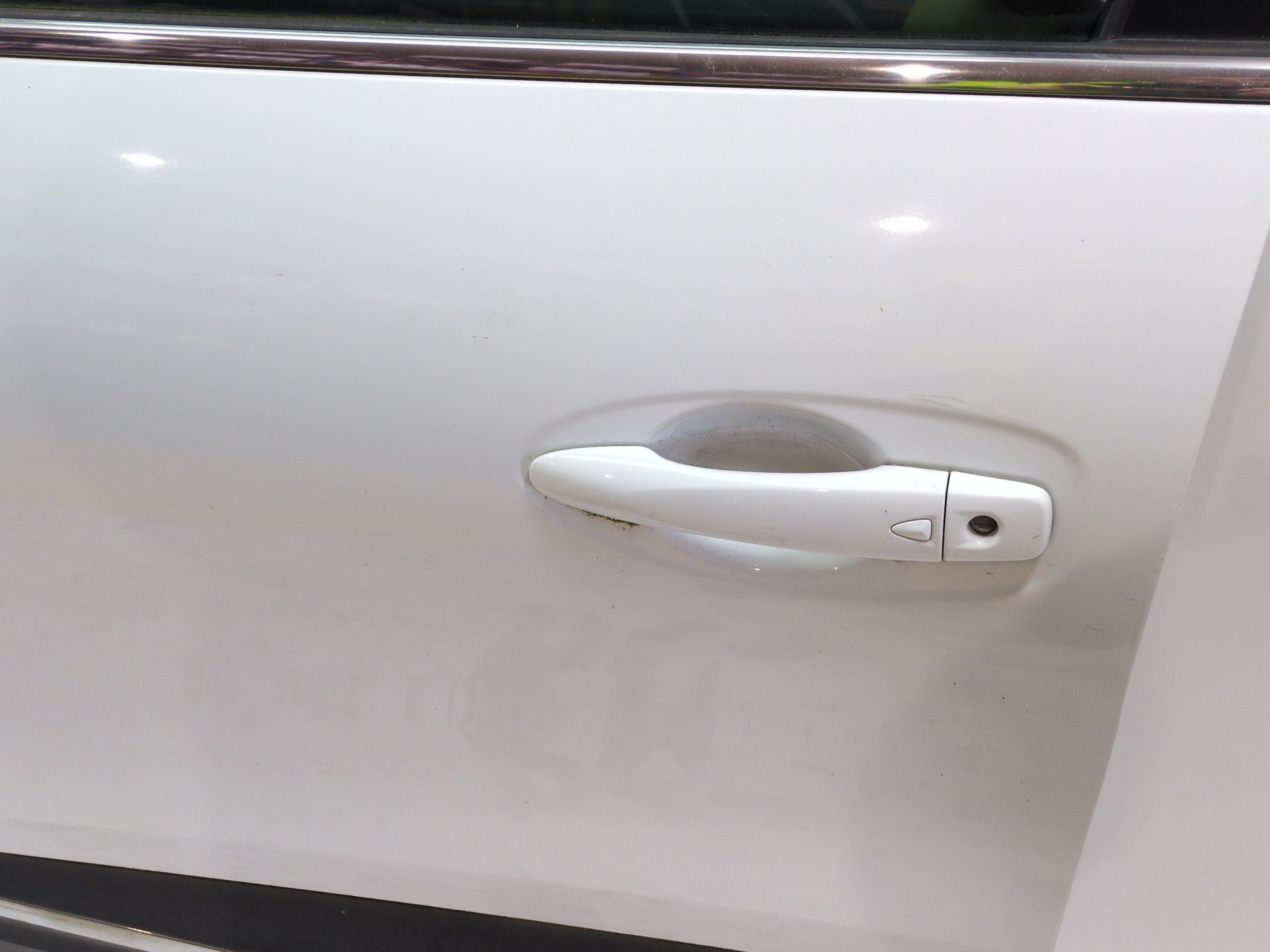 puerta_delantera_izquierda_801016831r_ice_white_bc_ov369_renault_kadjar_ha_hl_1_5_blue_dci_115