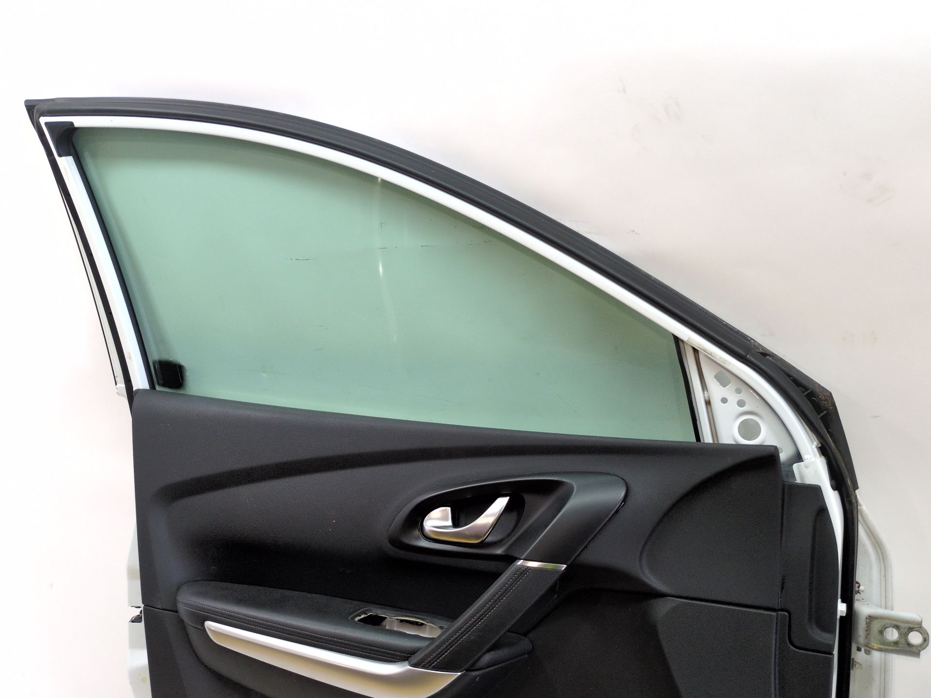 puerta_delantera_izquierda_801016831r_ice_white_bc_ov369_renault_kadjar_ha_hl_1_5_blue_dci_115