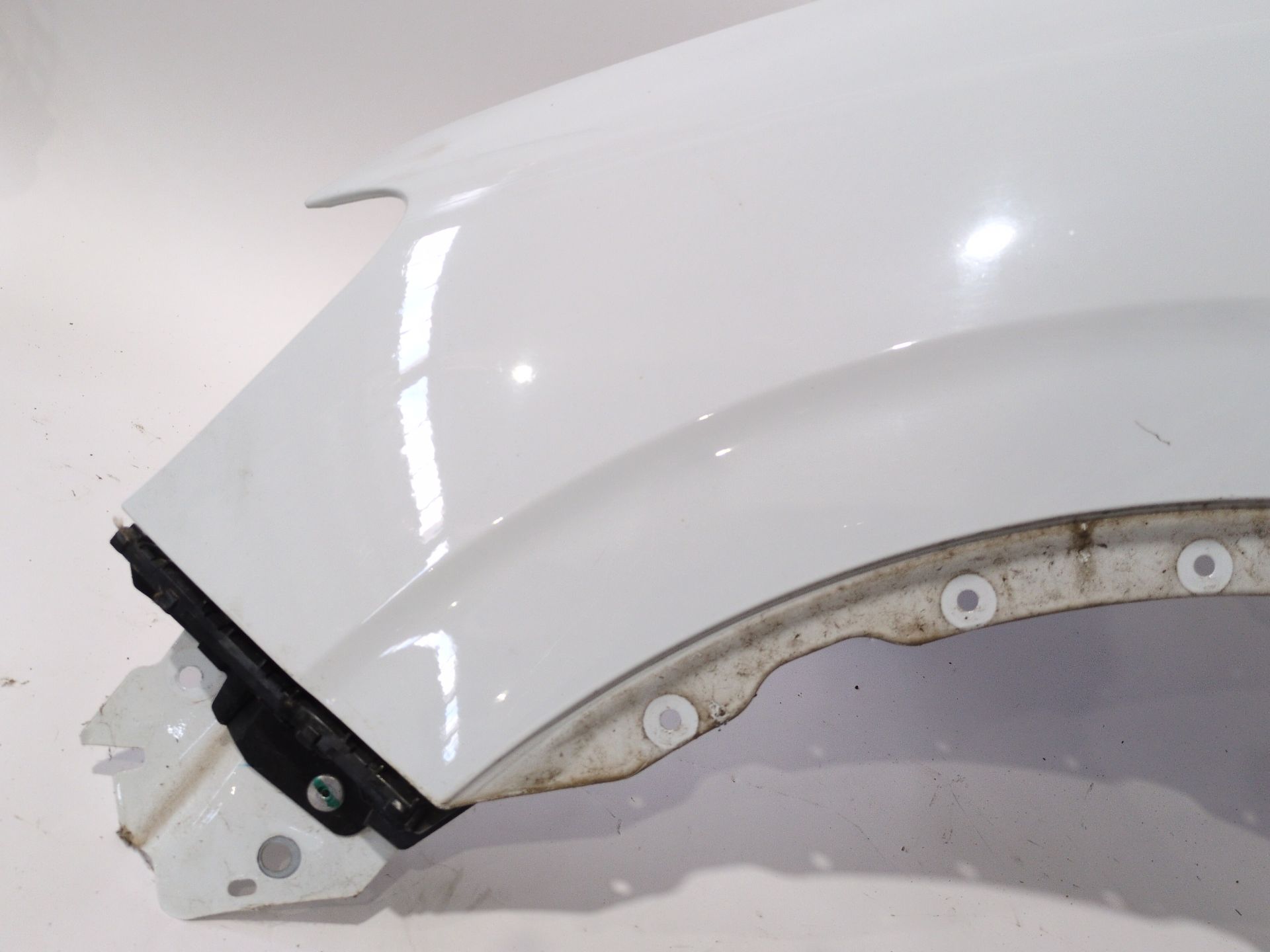 aleta_delantera_izquierda_631013206r_ice_white_bc_ov369_renault_kadjar_ha_hl_1_5_blue_dci_115