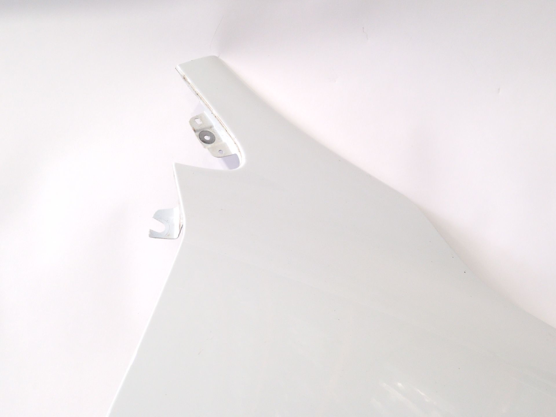 aleta_delantera_derecha_631006635r_ice_white_bc_ov369_renault_kadjar_ha_hl_1_5_blue_dci_115