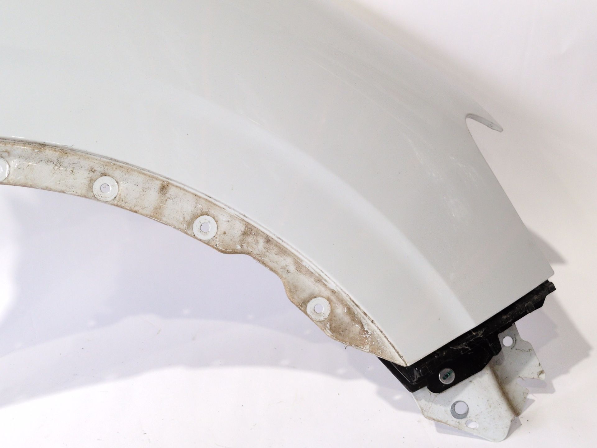 aleta_delantera_derecha_631006635r_ice_white_bc_ov369_renault_kadjar_ha_hl_1_5_blue_dci_115