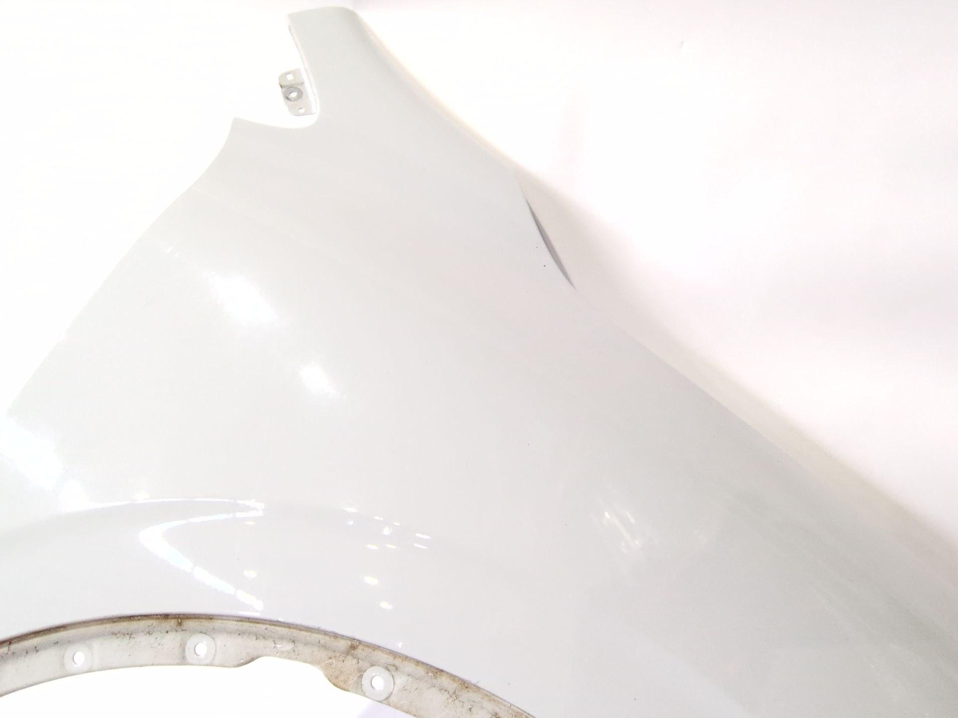 aleta_delantera_derecha_631006635r_ice_white_bc_ov369_renault_kadjar_ha_hl_1_5_blue_dci_115