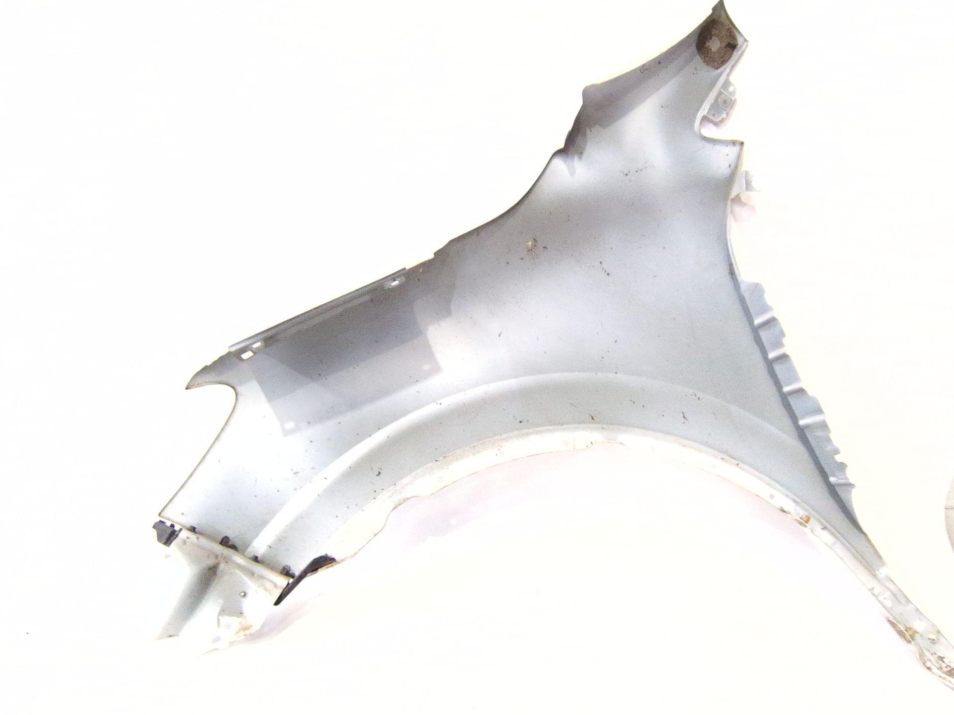 aleta_delantera_derecha_631006635r_ice_white_bc_ov369_renault_kadjar_ha_hl_1_5_blue_dci_115