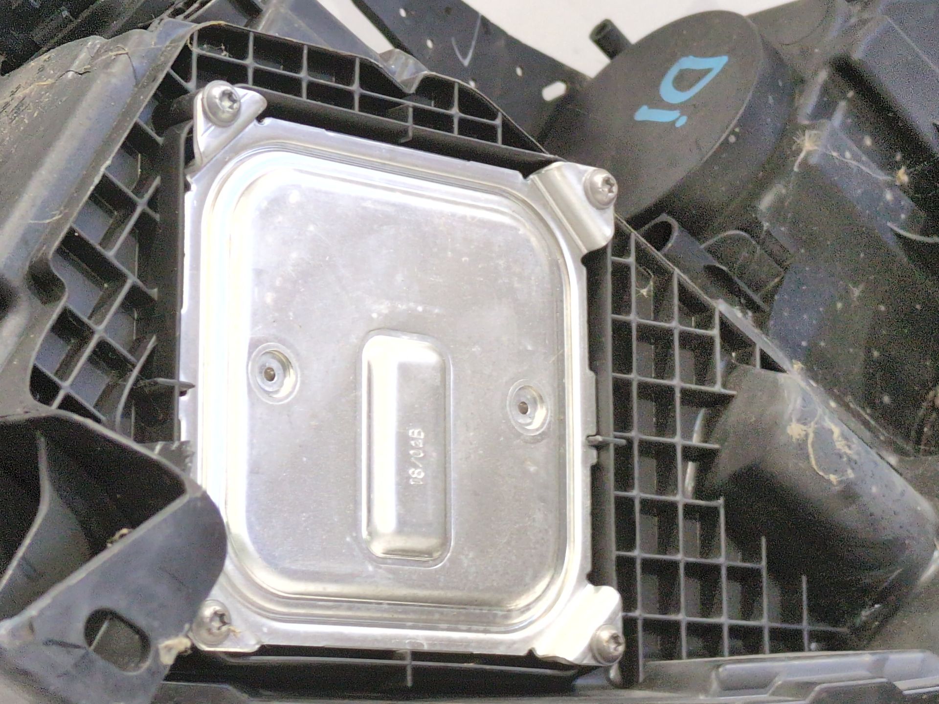 faro_izquierdo_260608385r_renault_kadjar_ha_hl_1_5_blue_dci_115