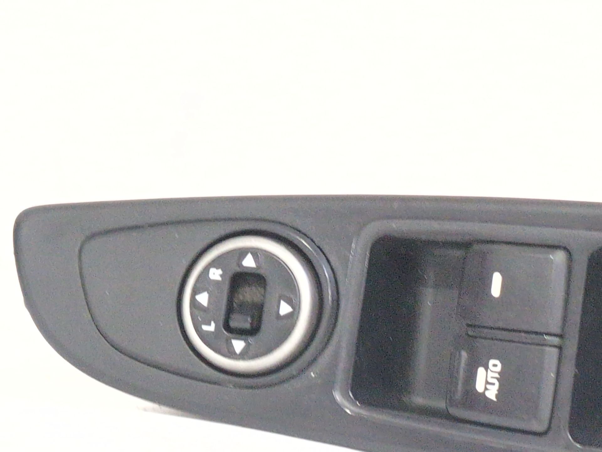 mando_elevalunas_delantero_izquierdo_93570c8111_hyundai_i20_ii_gb_ib_1_2