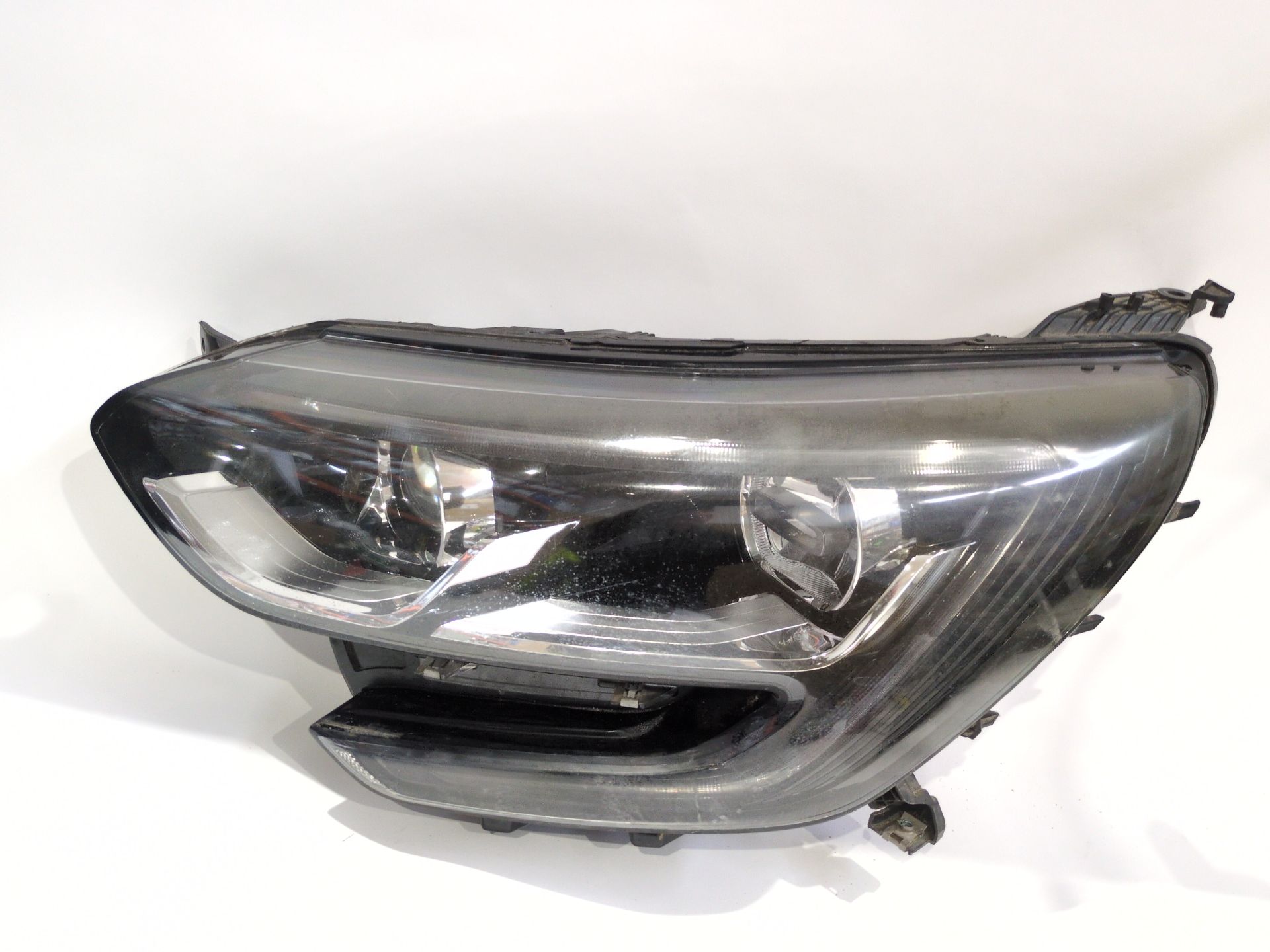 faro_izquierdo_260602792r_renault_megane_iv_hatchback_b9a_m_n_1_5_blue_dci_95_b9a2