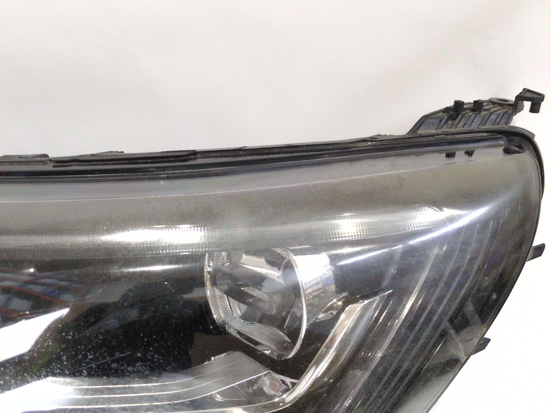 faro_izquierdo_260602792r_renault_megane_iv_hatchback_b9a_m_n_1_5_blue_dci_95_b9a2