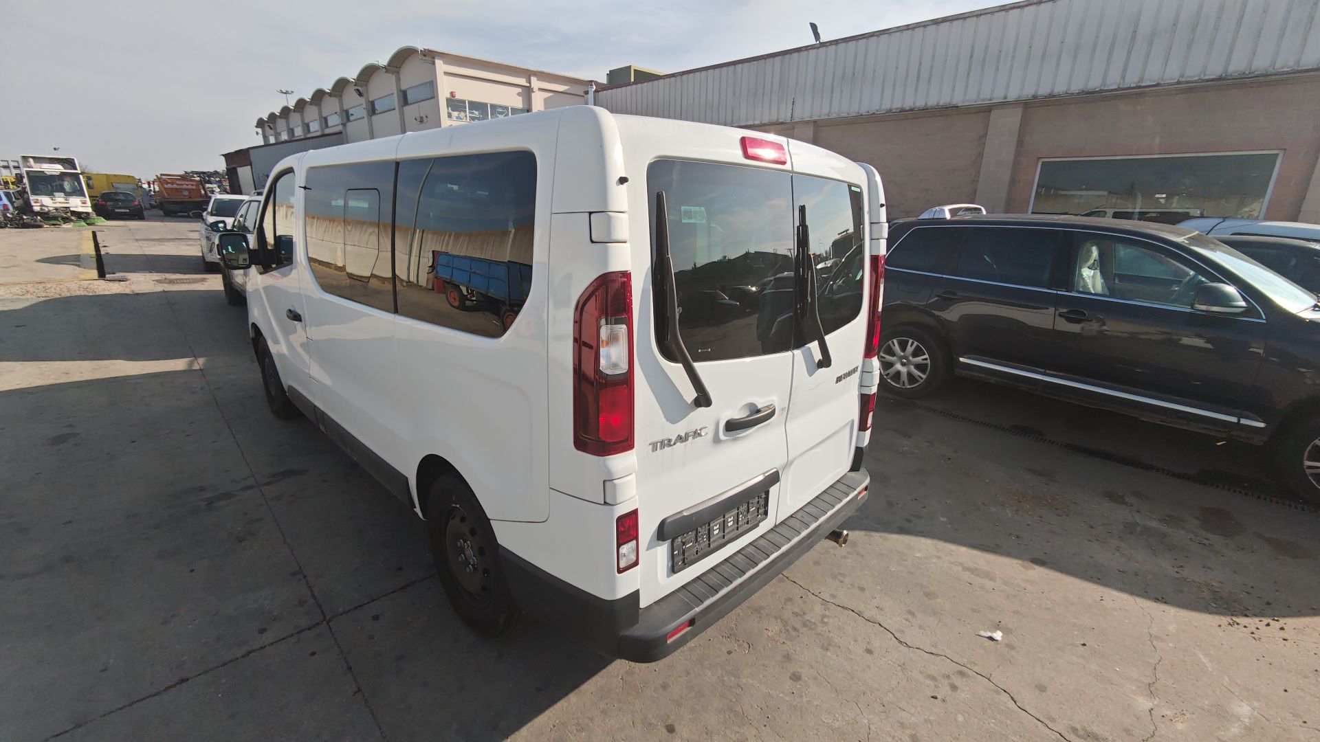 renault_trafic_iii_autobus_jg