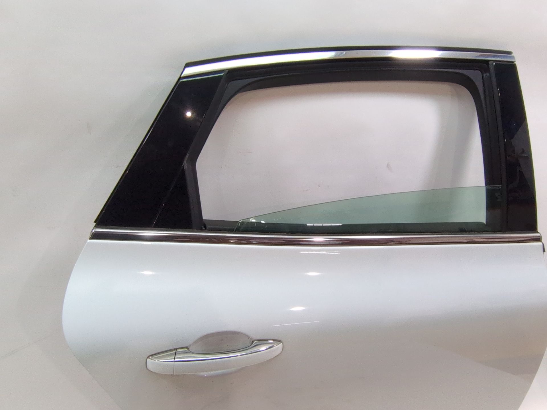 puerta_trasera_derecha_821003230r_ice_white_bc_ov369_renault_talisman_lp_2_0_blue_dci_200_lpal