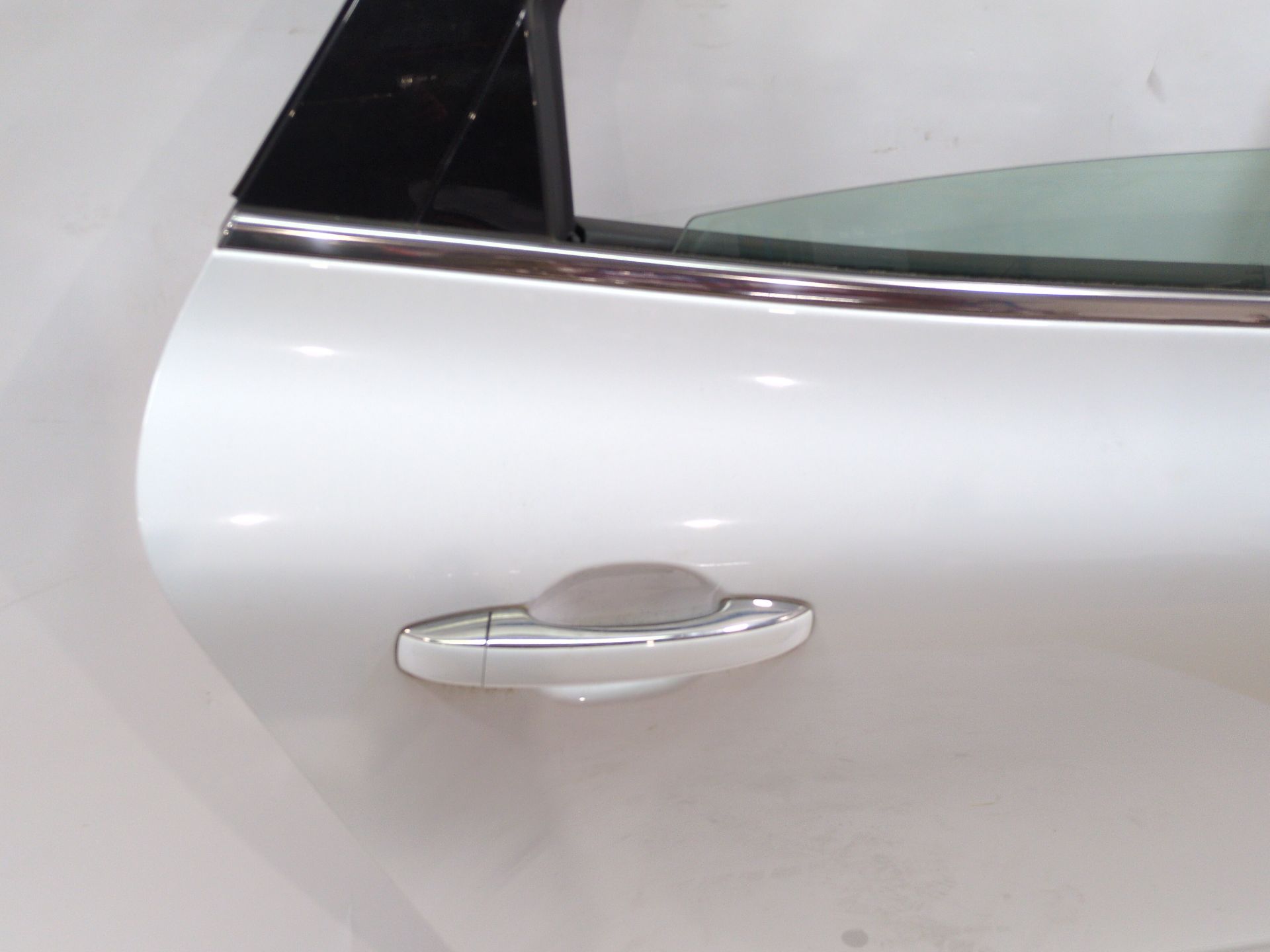 puerta_trasera_derecha_821003230r_ice_white_bc_ov369_renault_talisman_lp_2_0_blue_dci_200_lpal