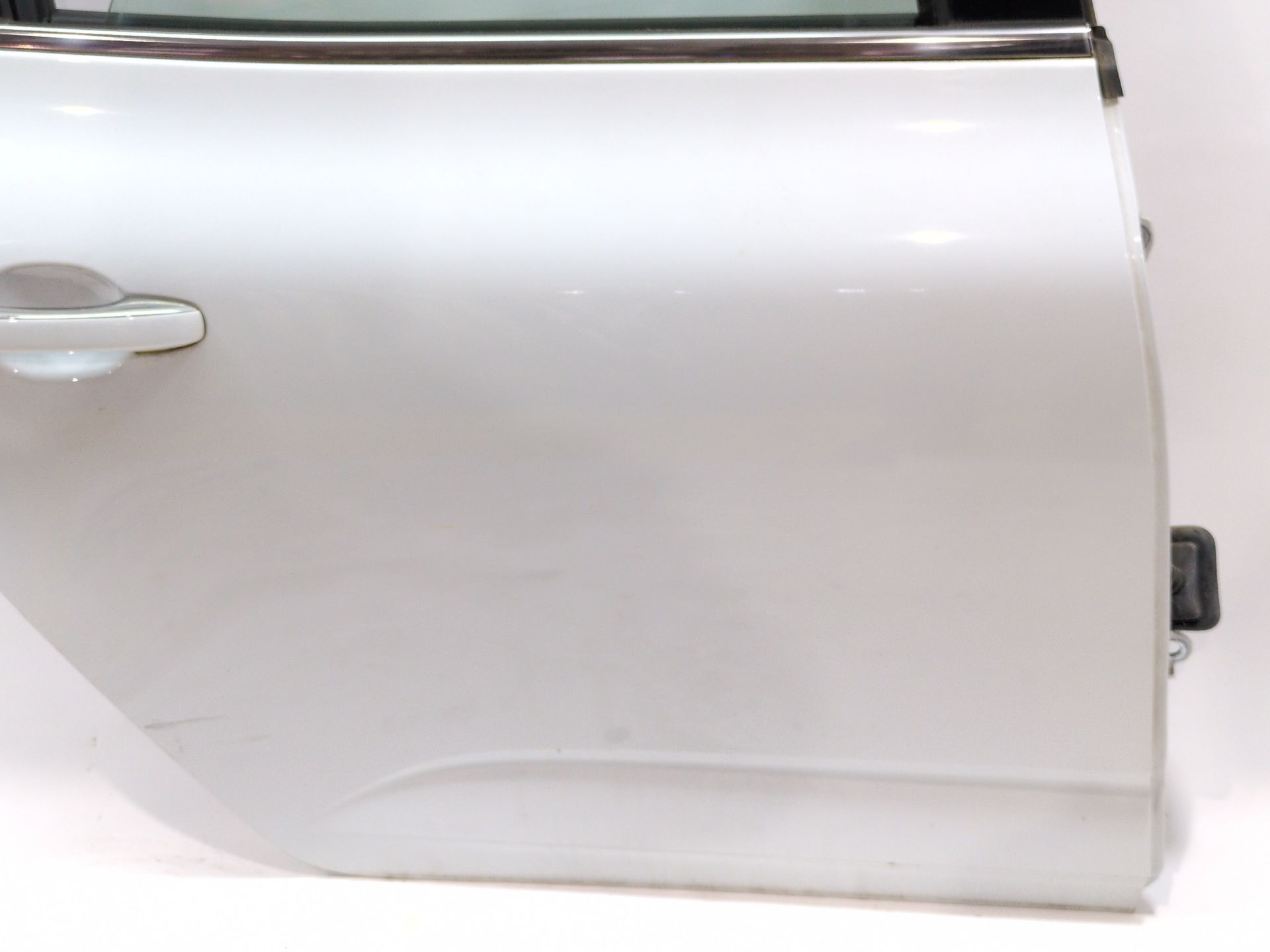 puerta_trasera_derecha_821003230r_ice_white_bc_ov369_renault_talisman_lp_2_0_blue_dci_200_lpal