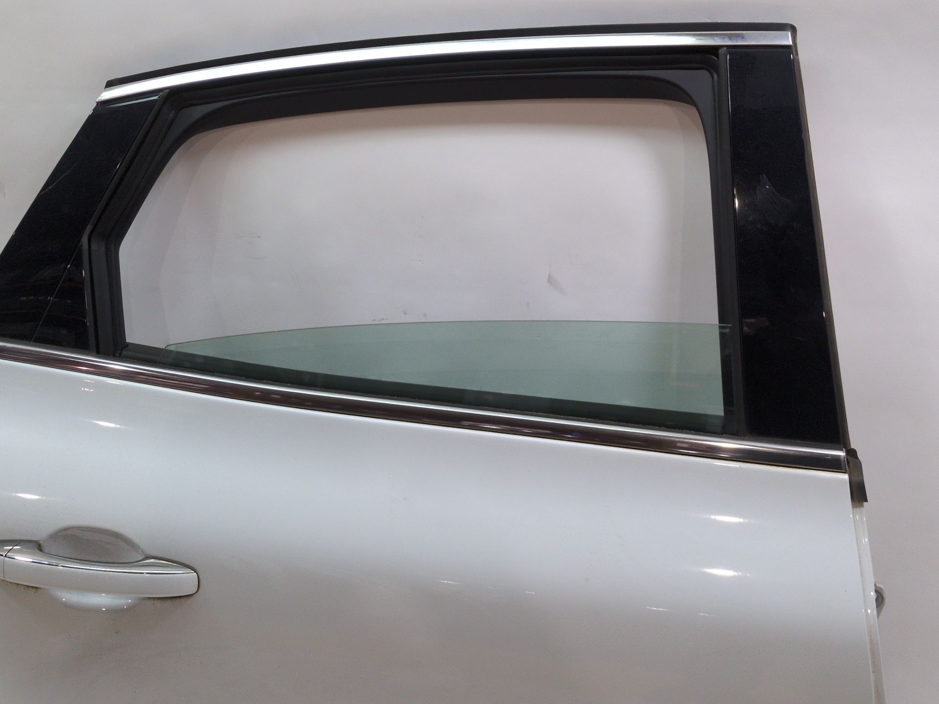 puerta_trasera_derecha_821003230r_ice_white_bc_ov369_renault_talisman_lp_2_0_blue_dci_200_lpal