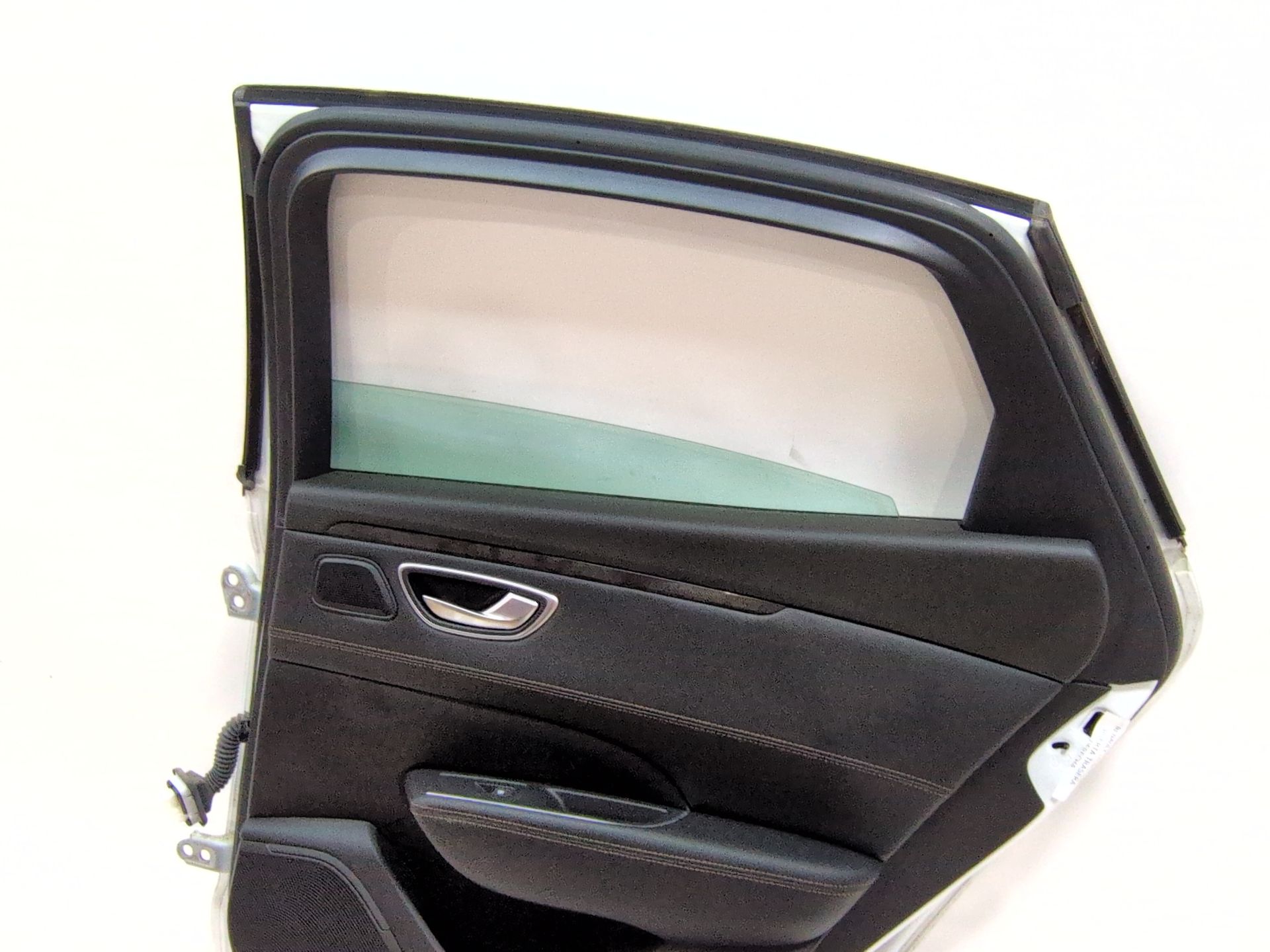 puerta_trasera_derecha_821003230r_ice_white_bc_ov369_renault_talisman_lp_2_0_blue_dci_200_lpal