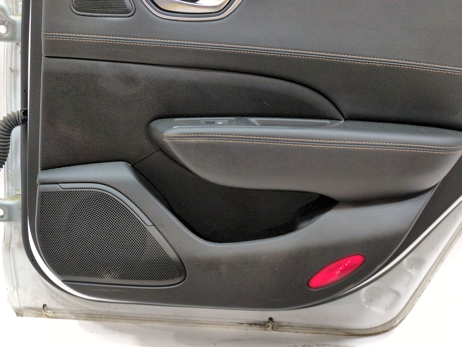 puerta_trasera_derecha_821003230r_ice_white_bc_ov369_renault_talisman_lp_2_0_blue_dci_200_lpal