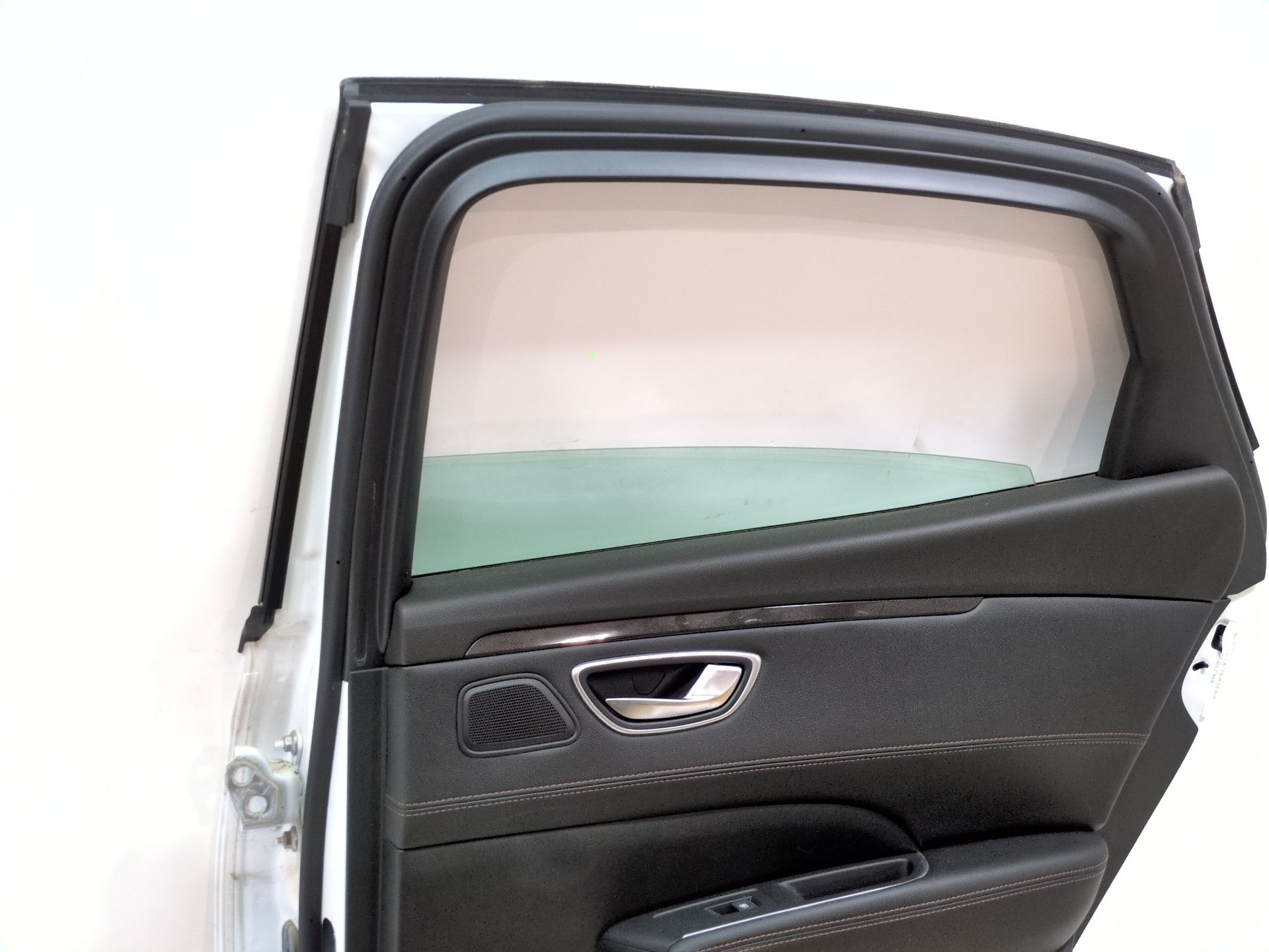puerta_trasera_derecha_821003230r_ice_white_bc_ov369_renault_talisman_lp_2_0_blue_dci_200_lpal
