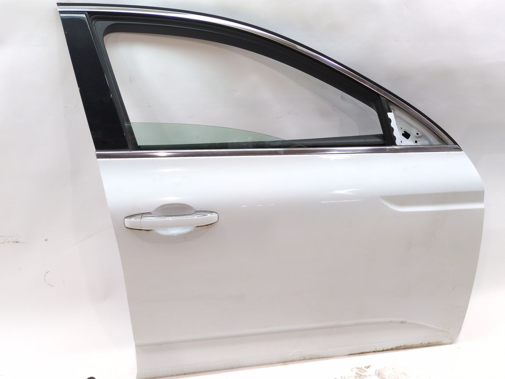 puerta_delantera_derecha_801002599r_ice_white_bc_ov369_renault_talisman_lp_2_0_blue_dci_200_lpal