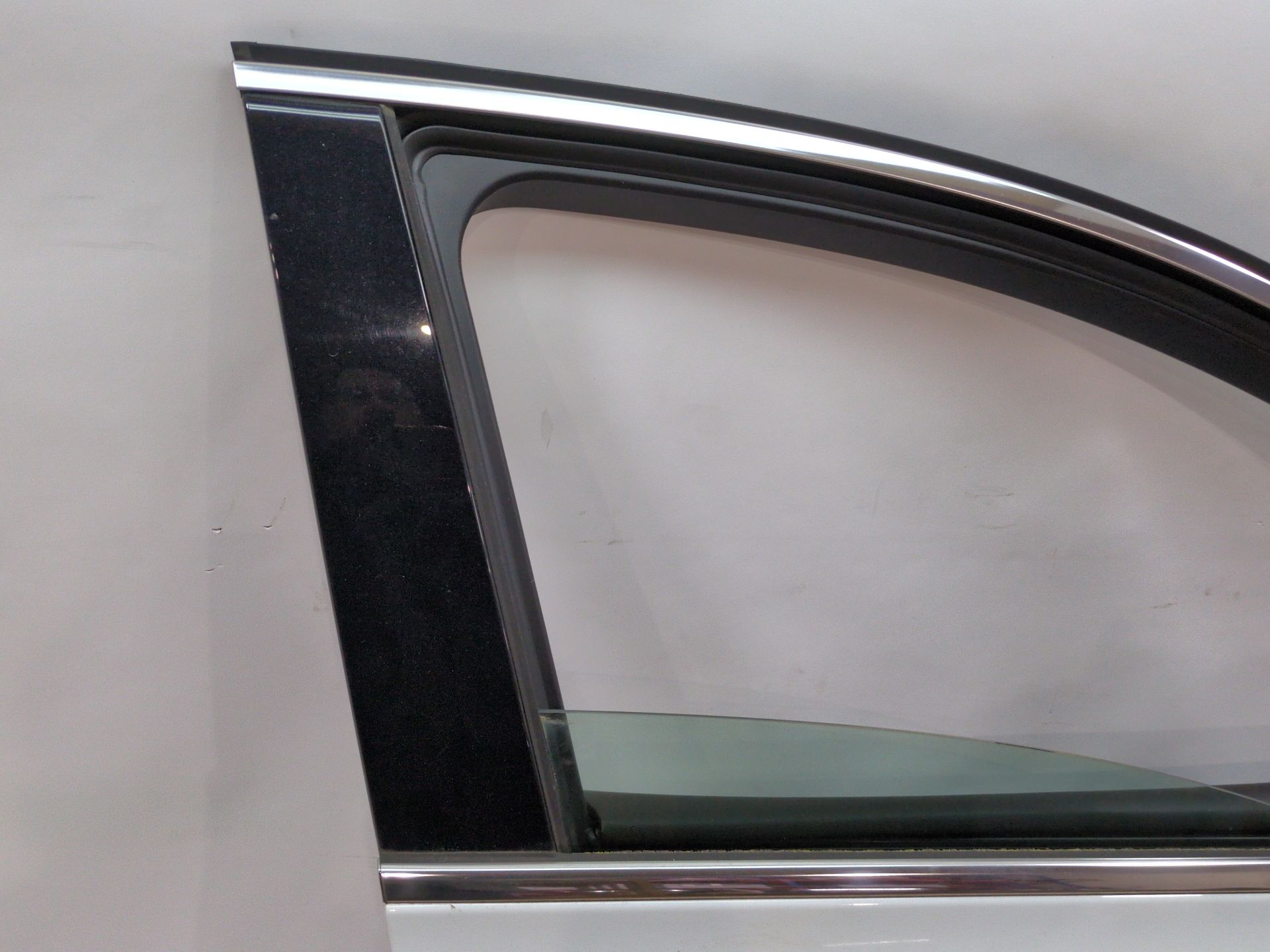 puerta_delantera_derecha_801002599r_ice_white_bc_ov369_renault_talisman_lp_2_0_blue_dci_200_lpal