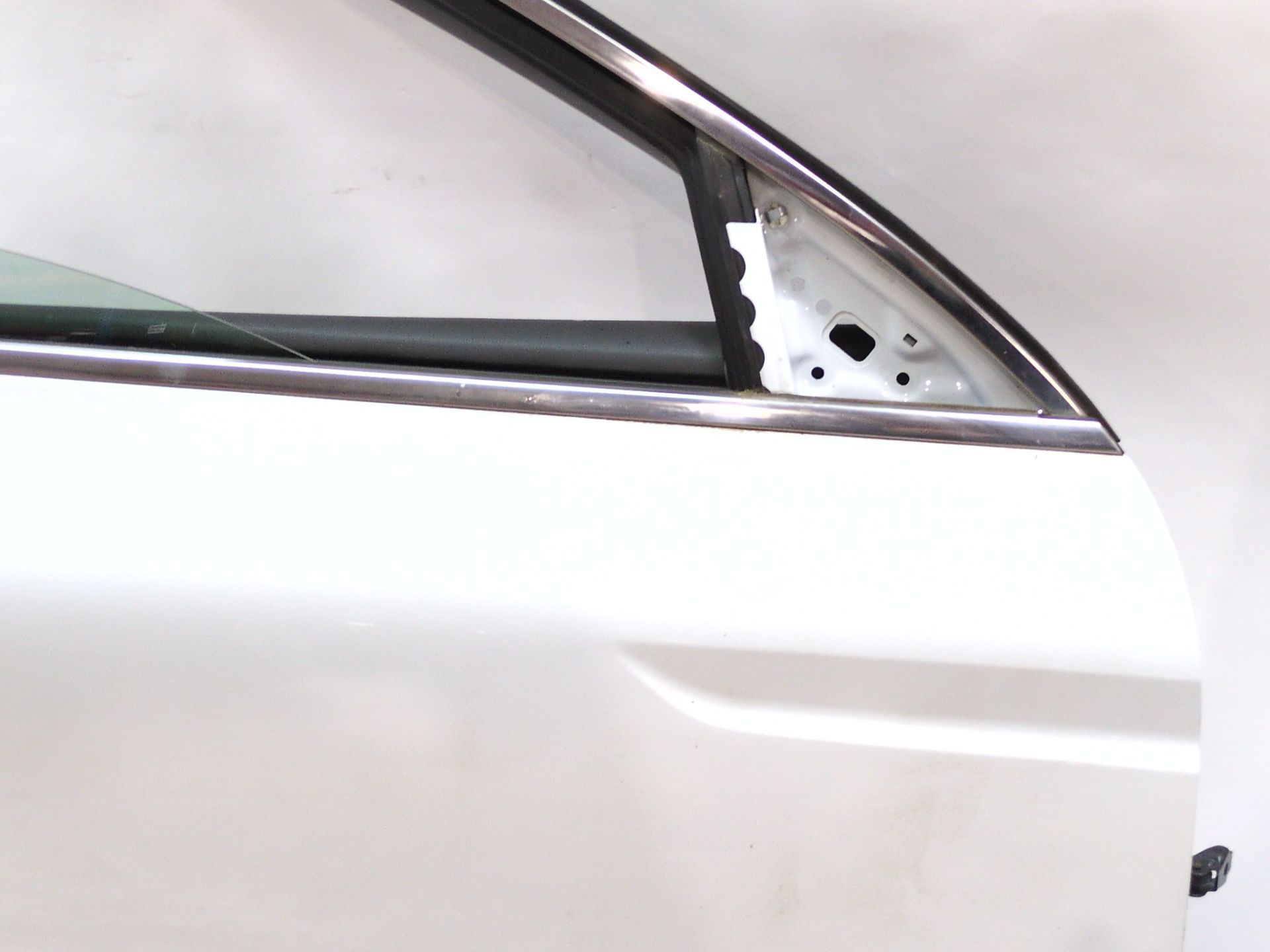 puerta_delantera_derecha_801002599r_ice_white_bc_ov369_renault_talisman_lp_2_0_blue_dci_200_lpal