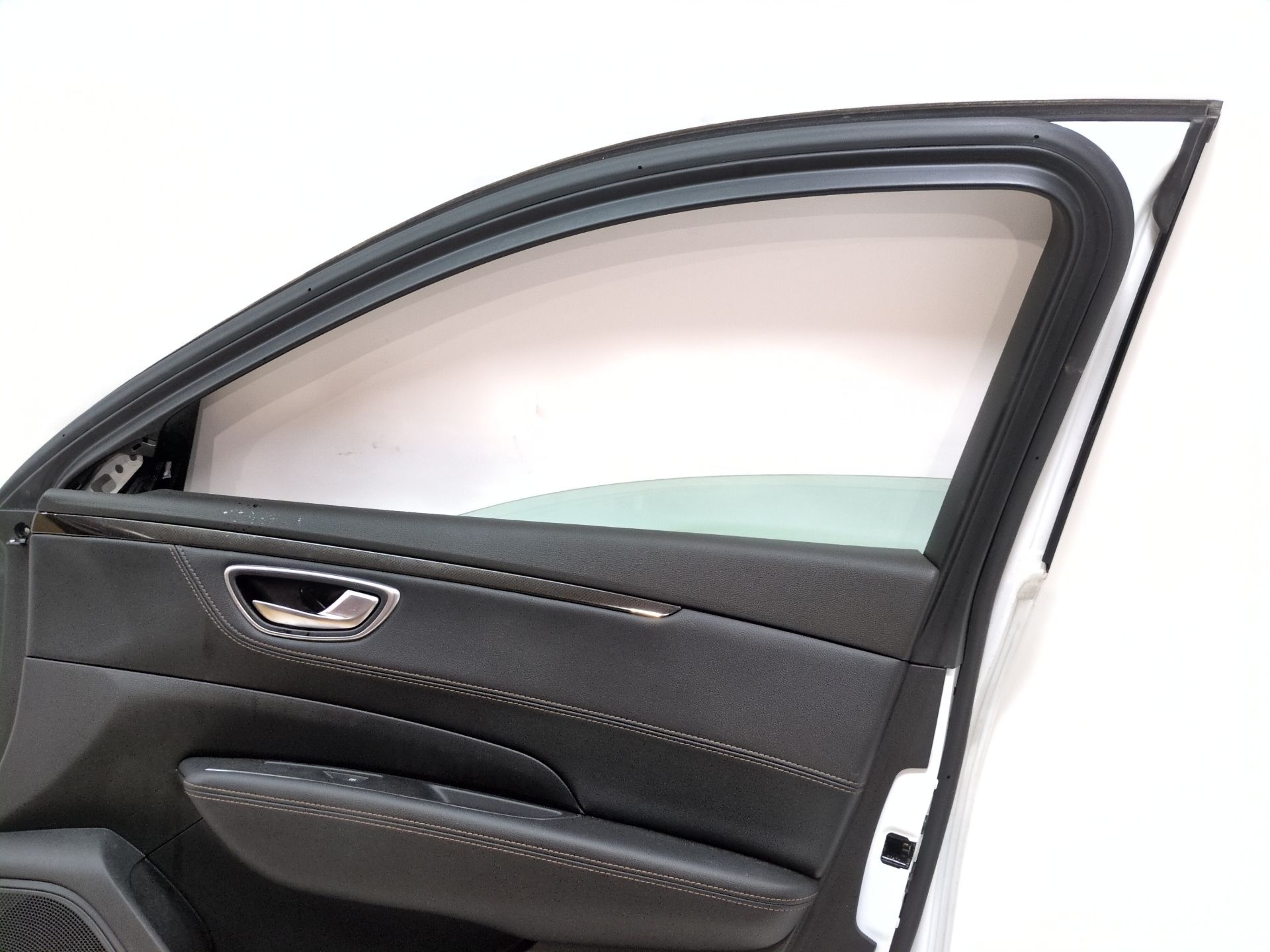 puerta_delantera_derecha_801002599r_ice_white_bc_ov369_renault_talisman_lp_2_0_blue_dci_200_lpal