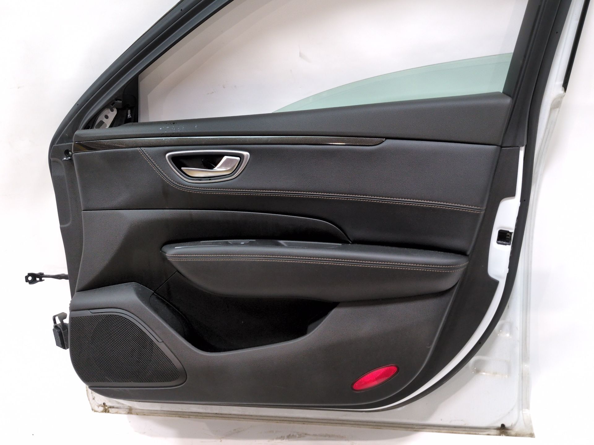 puerta_delantera_derecha_801002599r_ice_white_bc_ov369_renault_talisman_lp_2_0_blue_dci_200_lpal