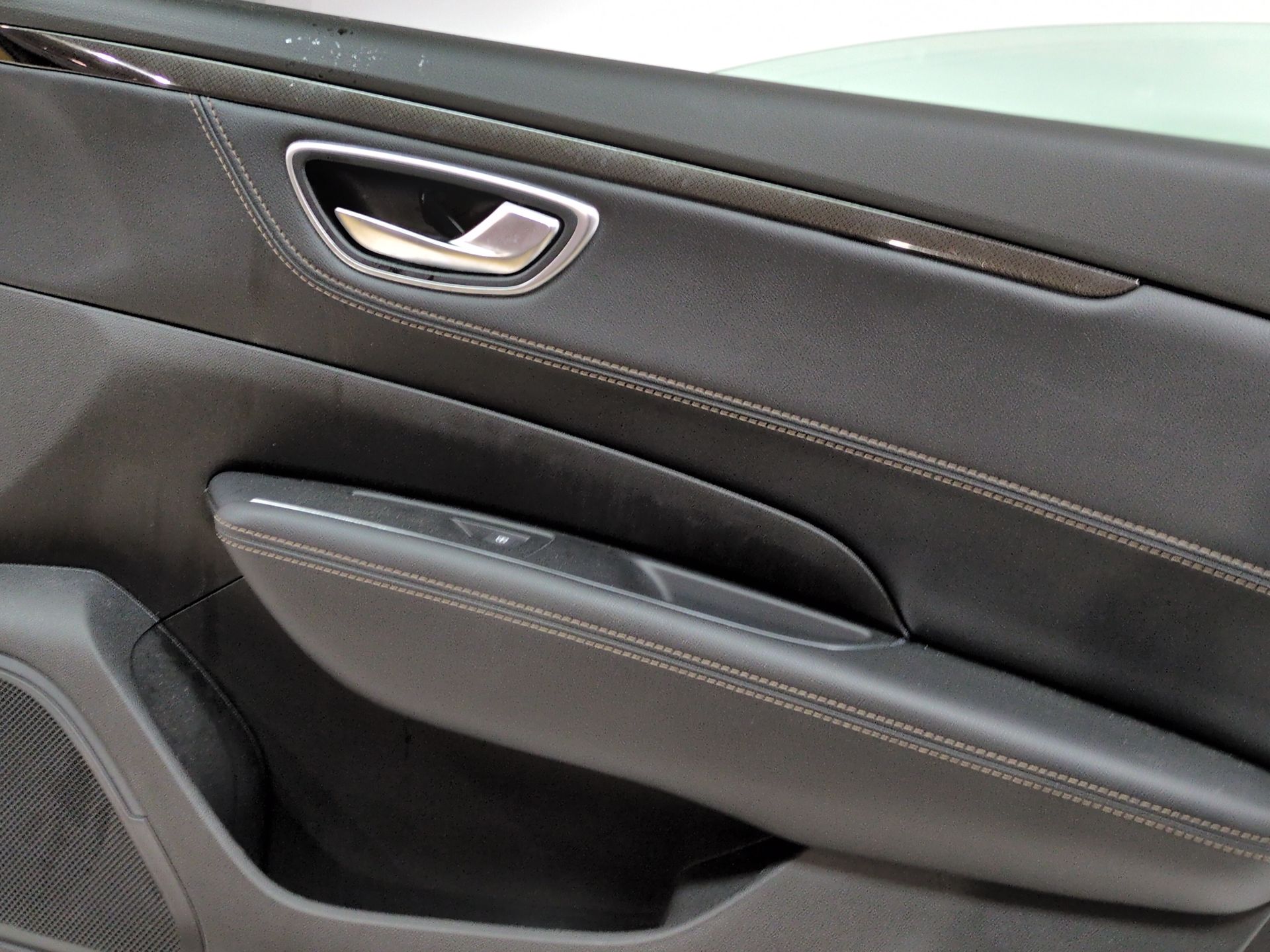 puerta_delantera_derecha_801002599r_ice_white_bc_ov369_renault_talisman_lp_2_0_blue_dci_200_lpal