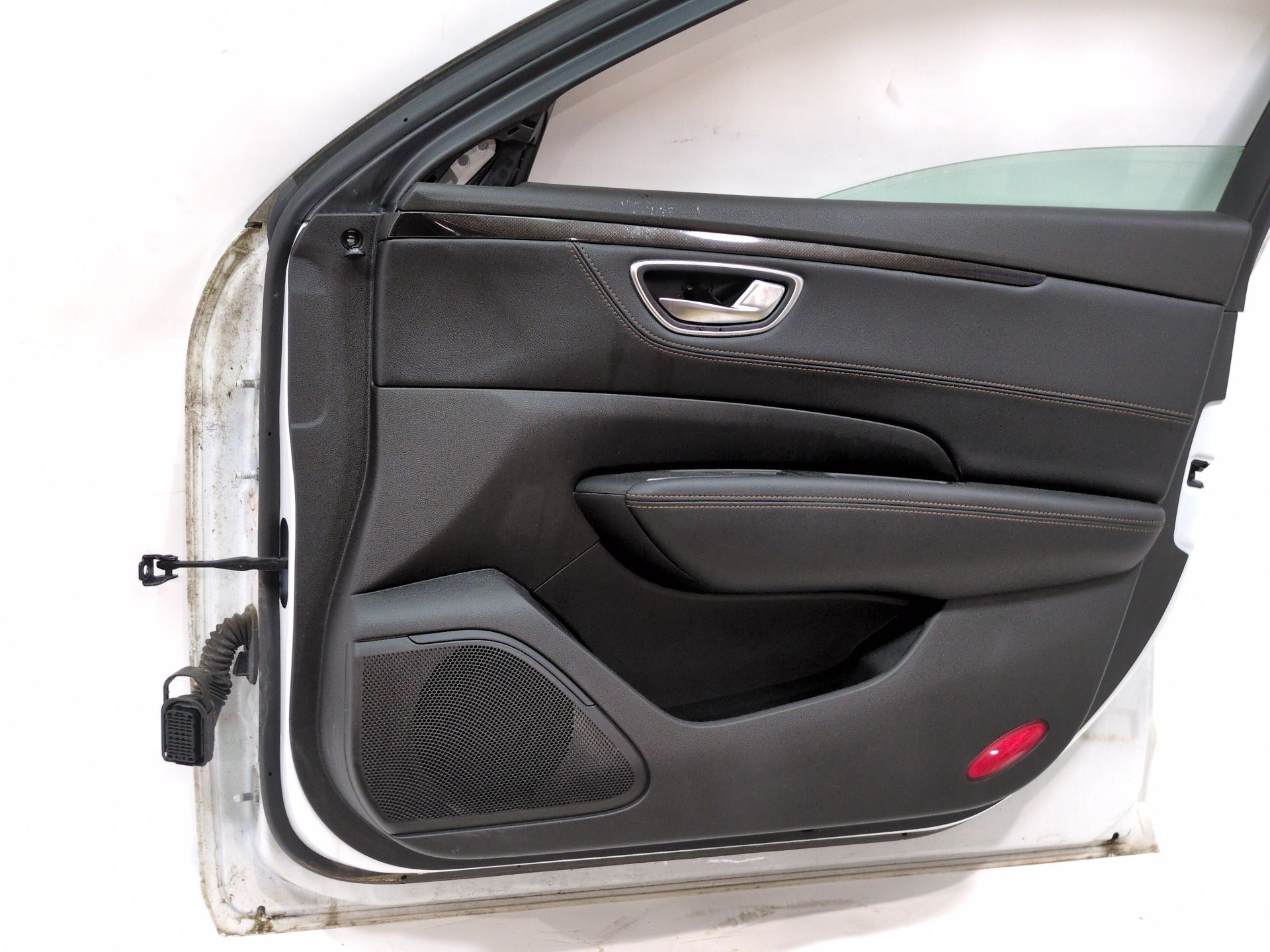 puerta_delantera_derecha_801002599r_ice_white_bc_ov369_renault_talisman_lp_2_0_blue_dci_200_lpal