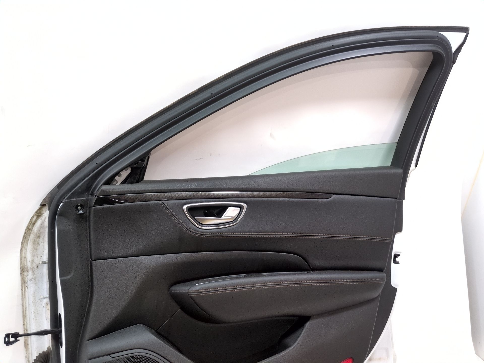 puerta_delantera_derecha_801002599r_ice_white_bc_ov369_renault_talisman_lp_2_0_blue_dci_200_lpal